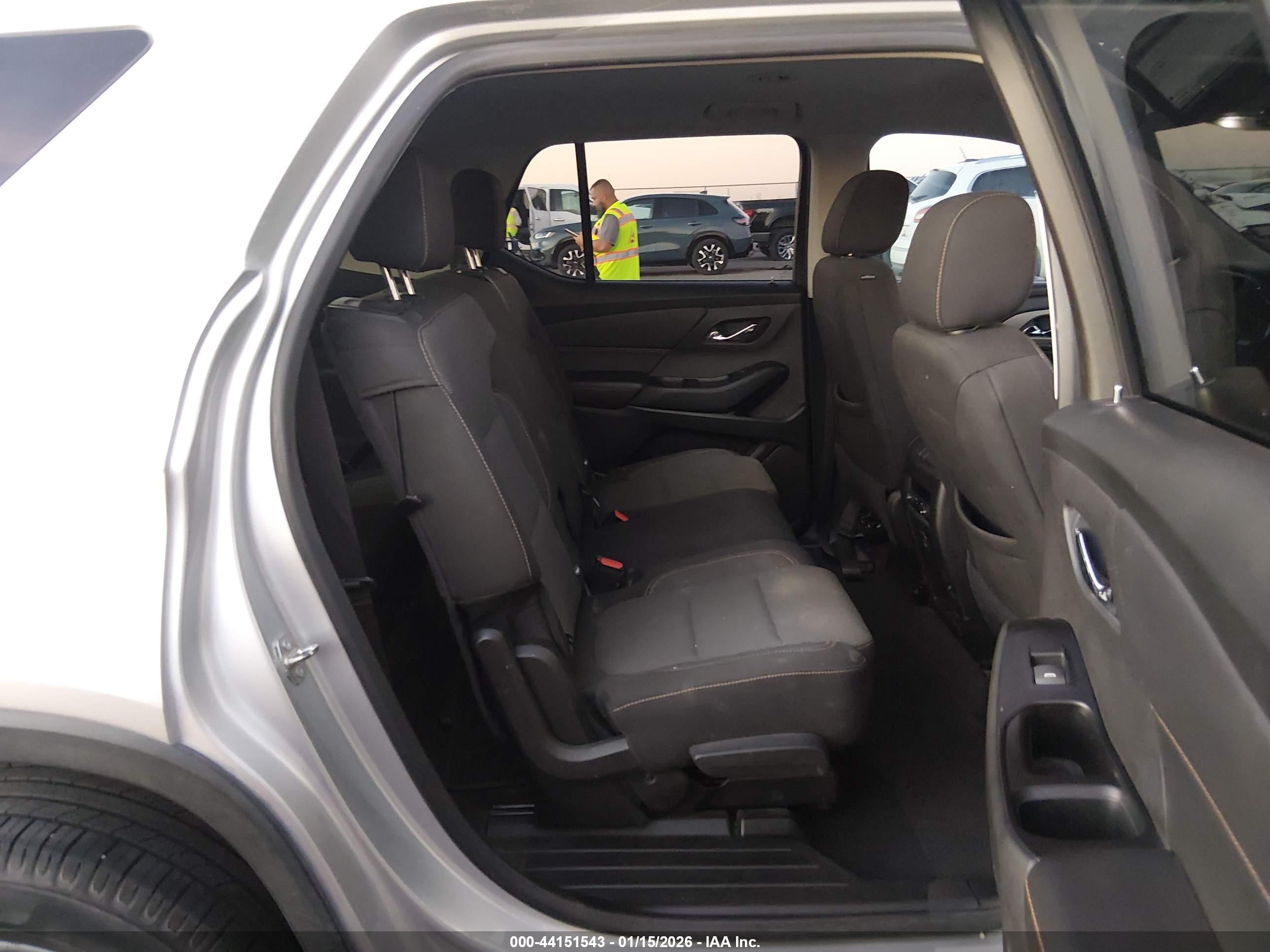 CHEVROLET TRAVERSE image 8