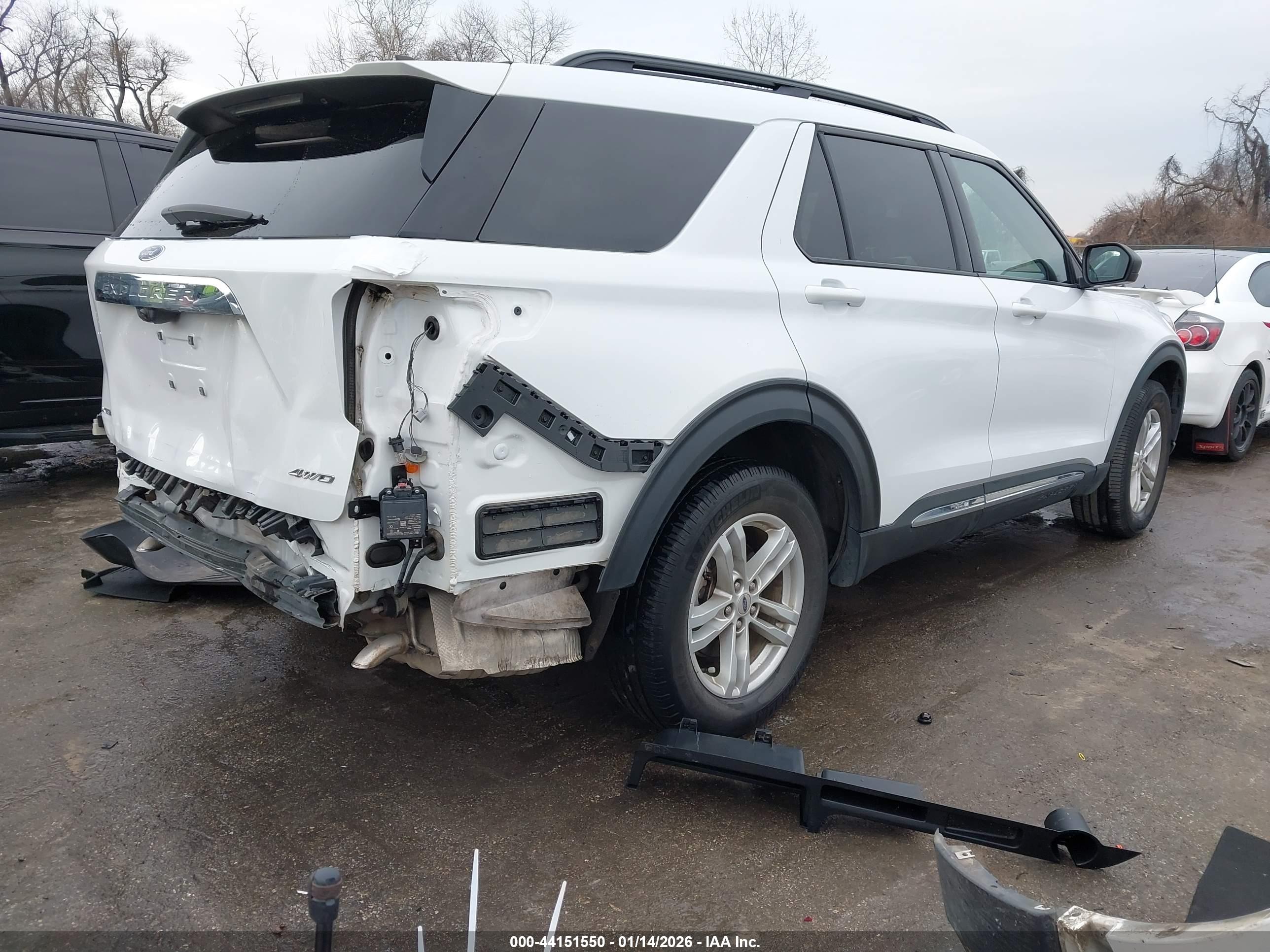 FORD EXPLORER image 4