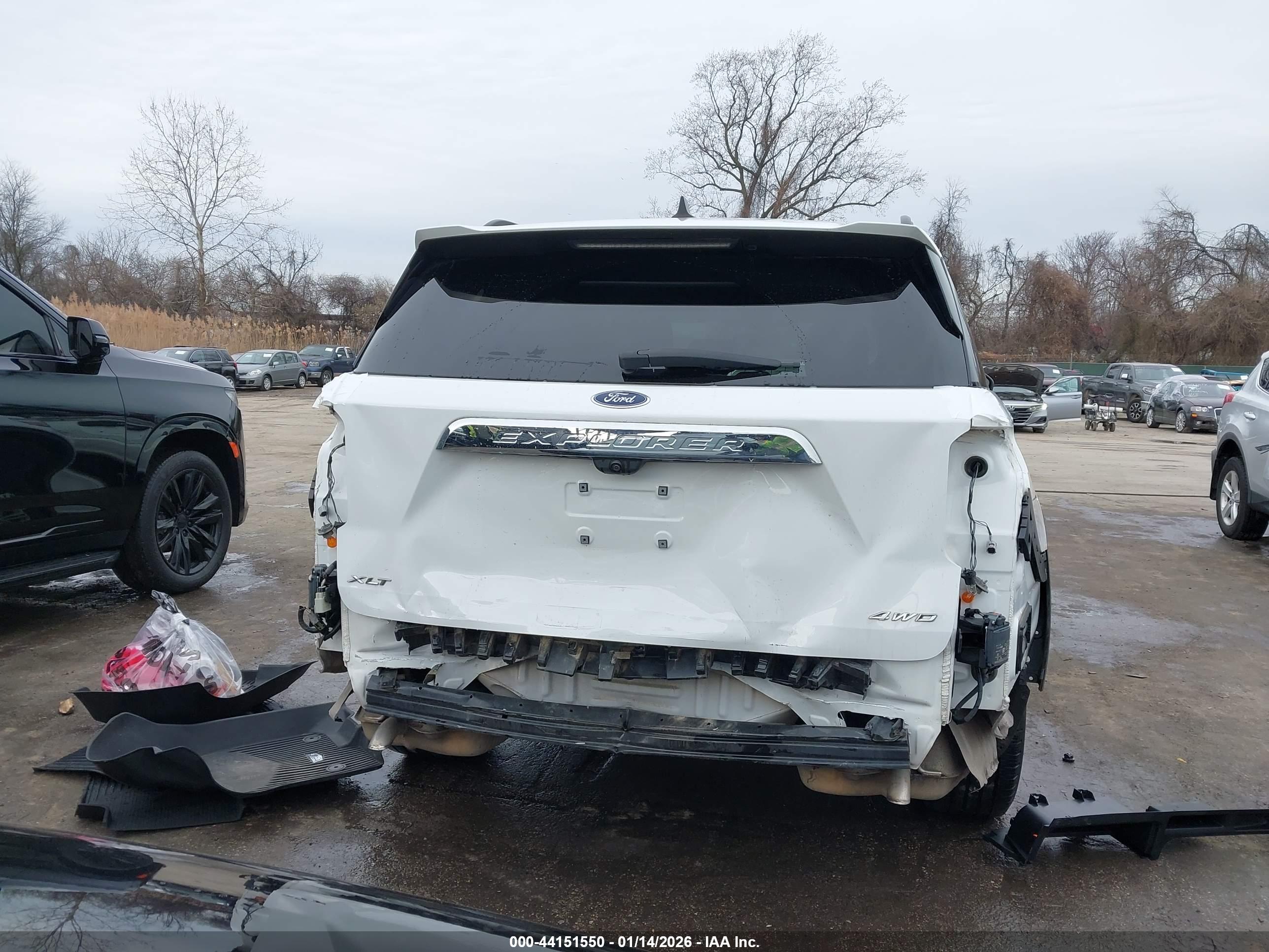 FORD EXPLORER image 6