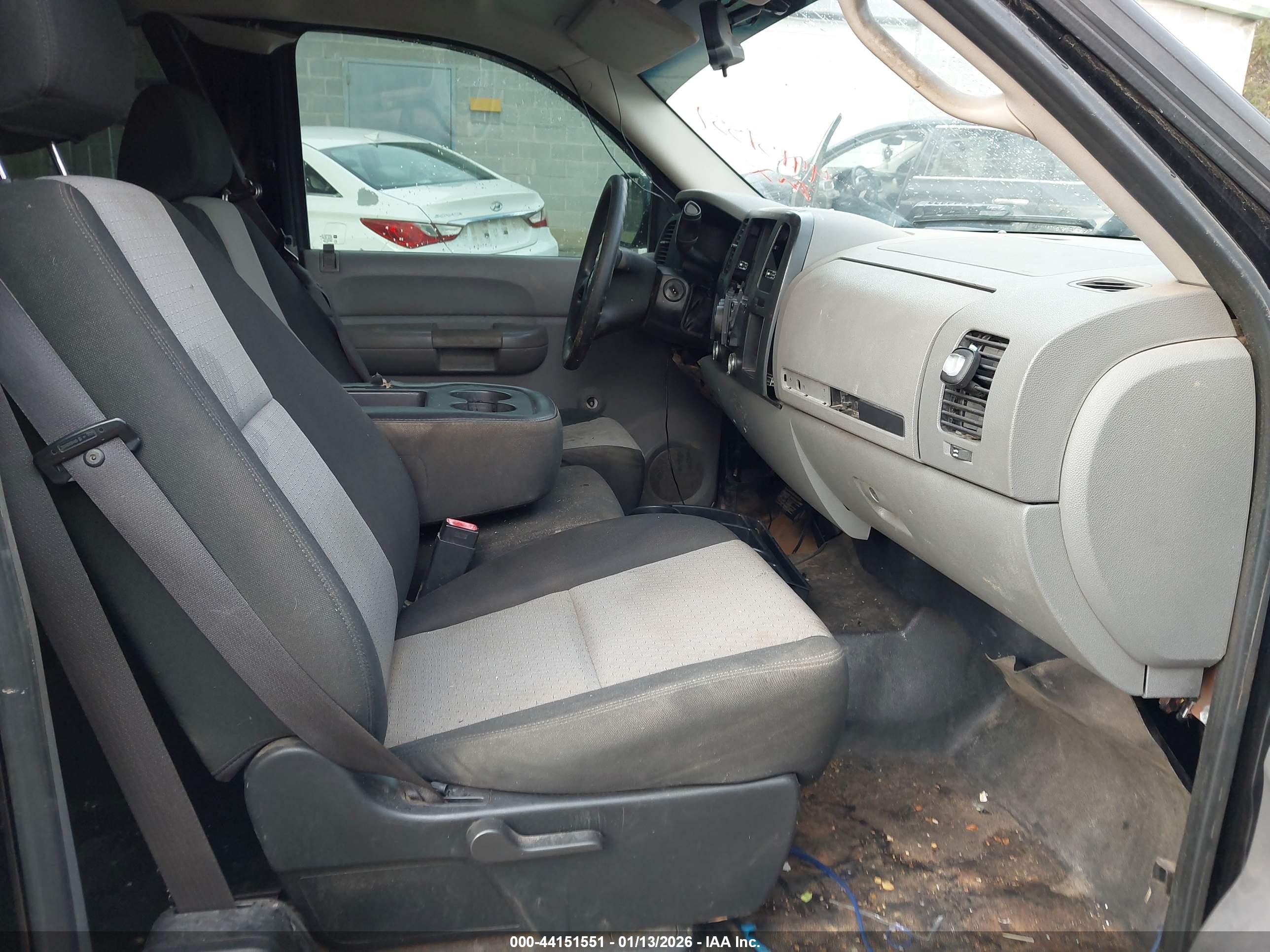 CHEVROLET SILVERADO image 5