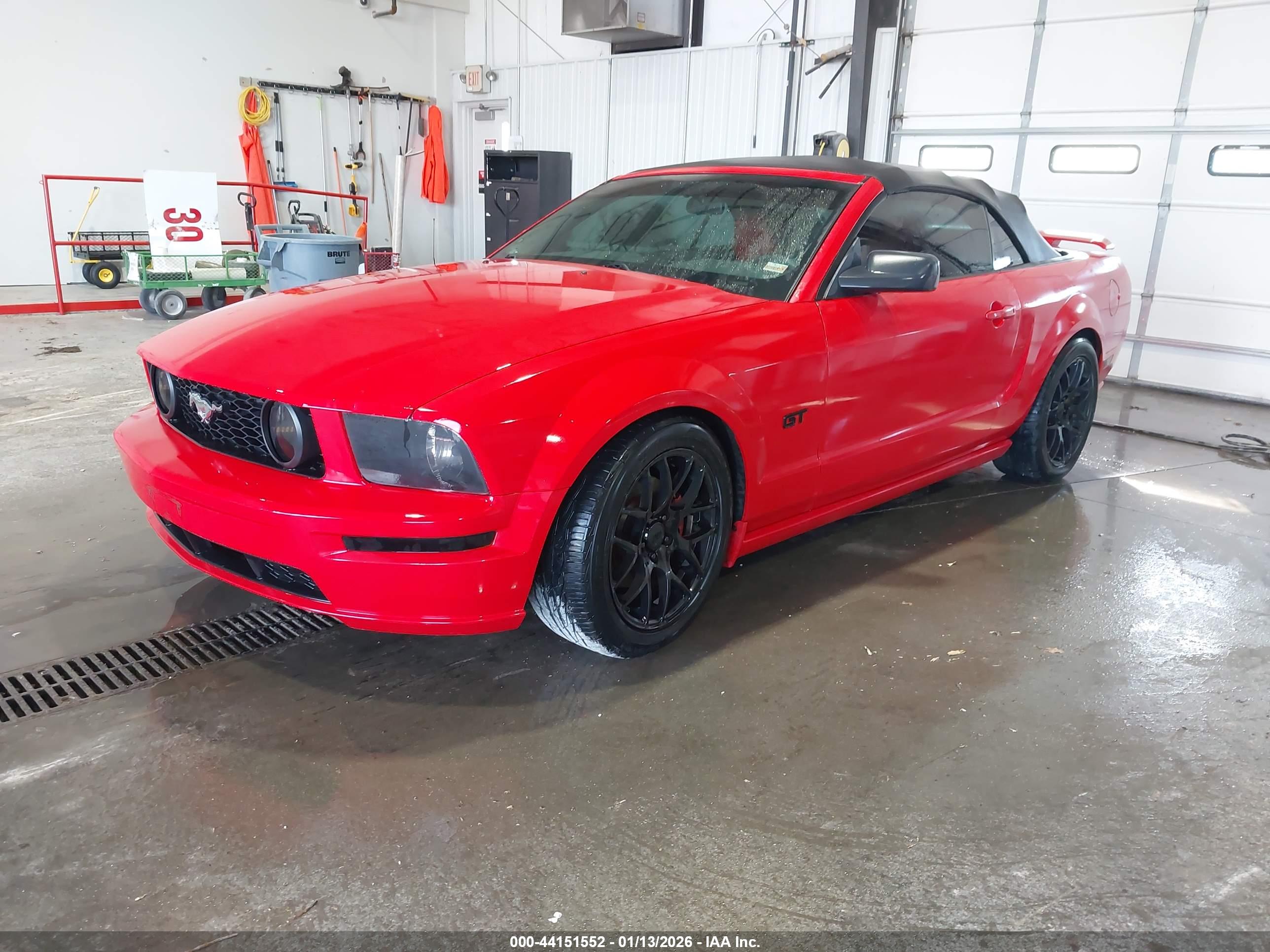 FORD MUSTANG image 2