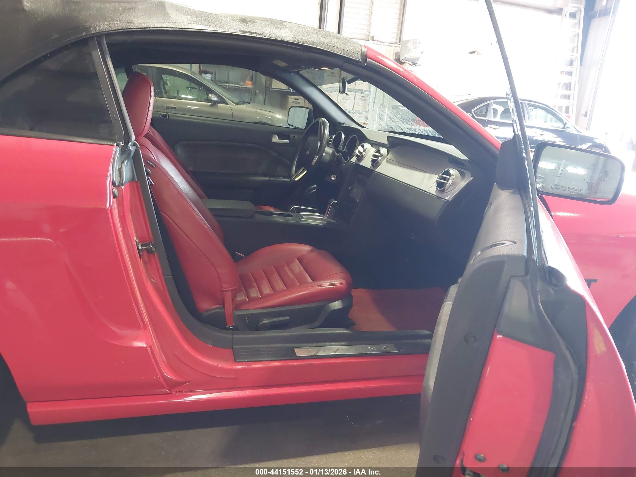 FORD MUSTANG image 5