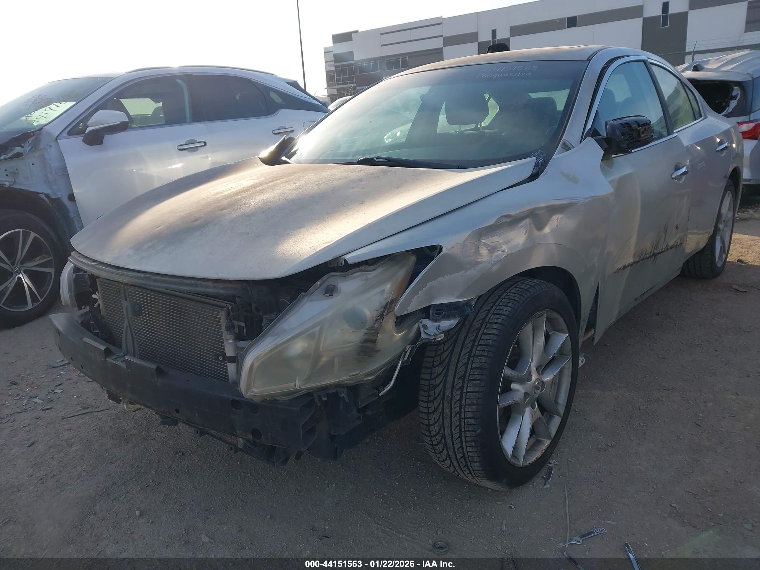 NISSAN MAXIMA image 6