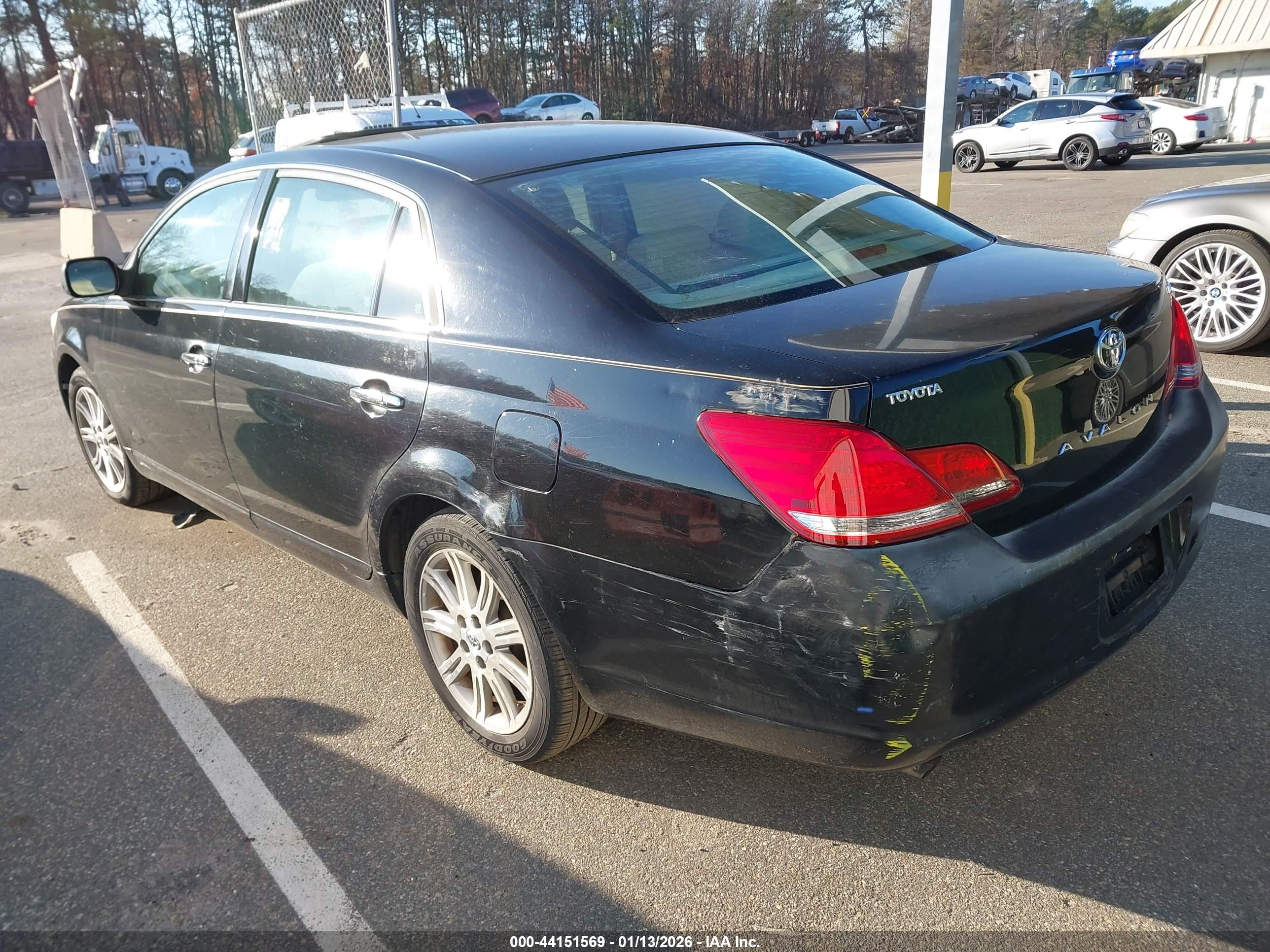TOYOTA AVALON image 3