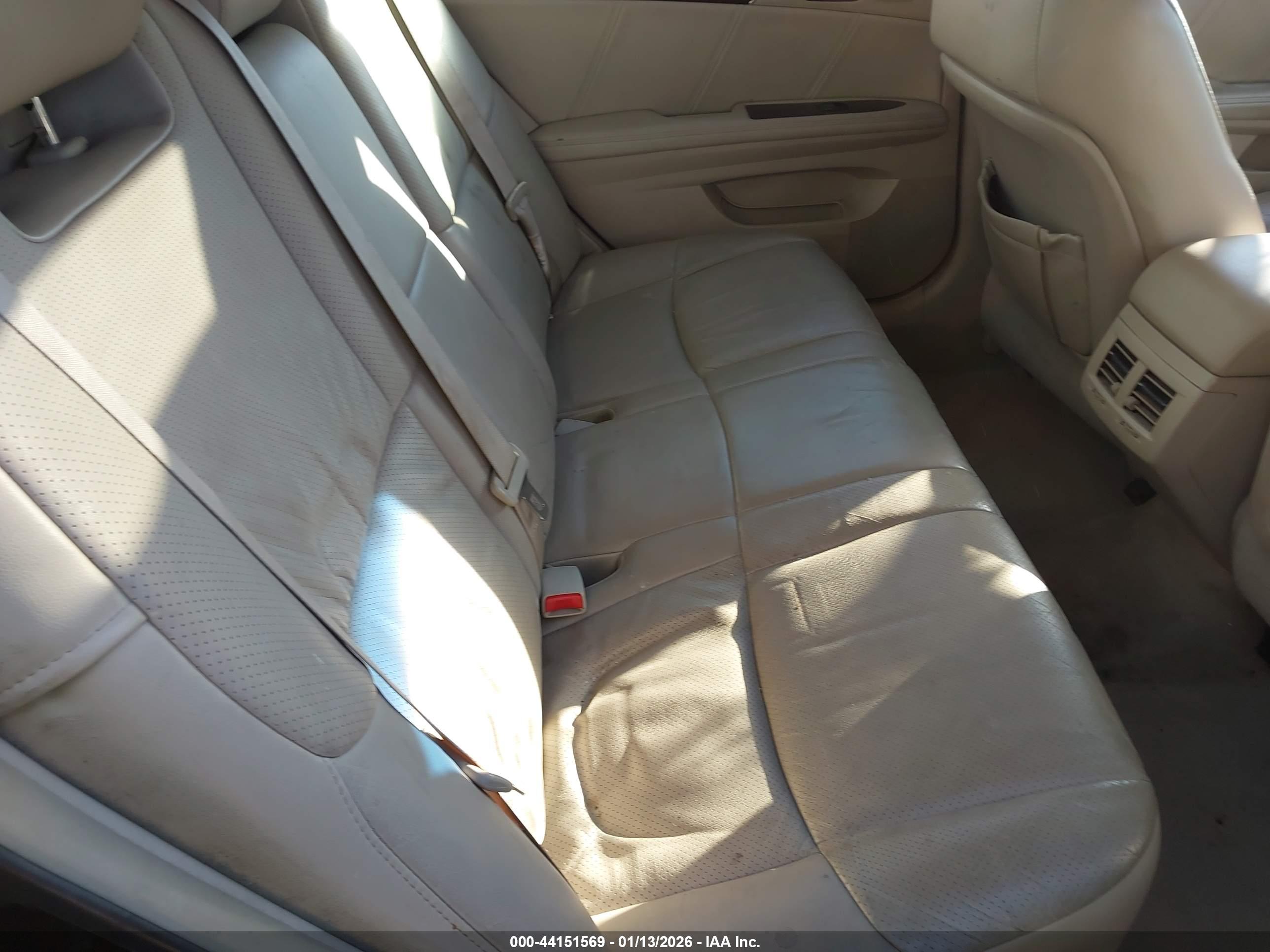 TOYOTA AVALON image 8