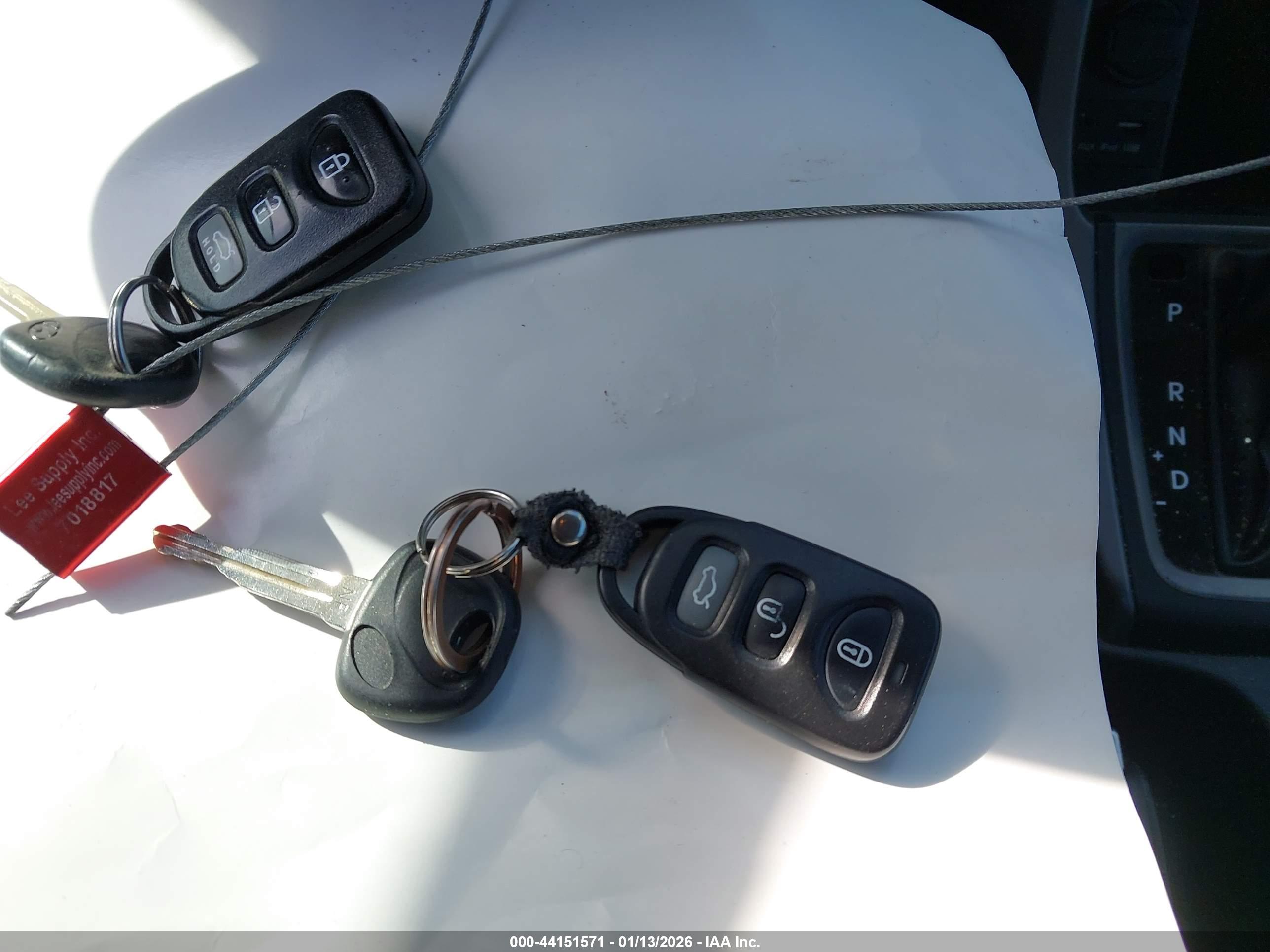 HYUNDAI ELANTRA image 11