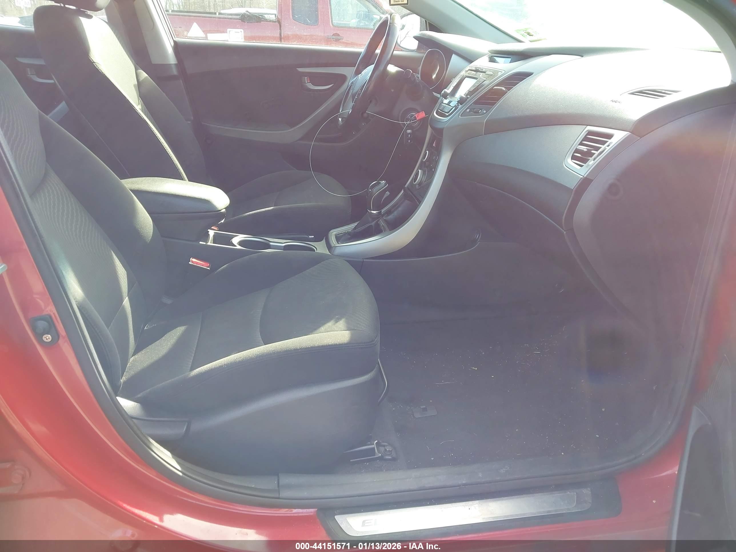 HYUNDAI ELANTRA image 5