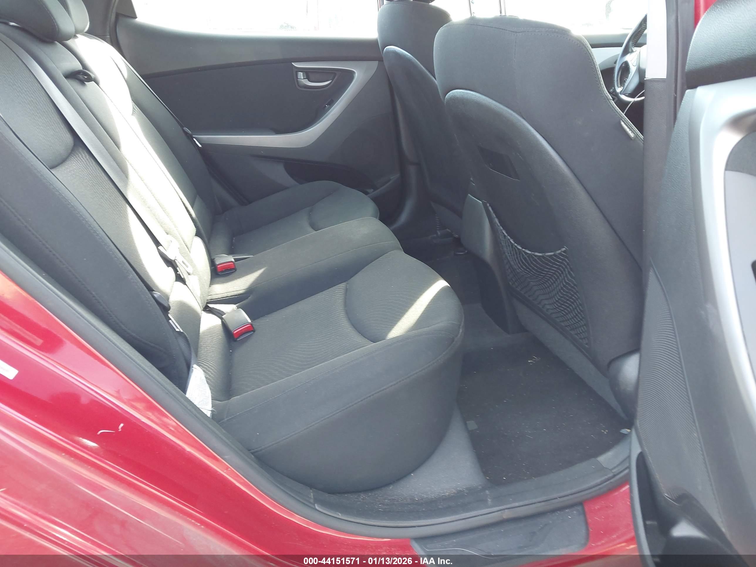HYUNDAI ELANTRA image 8