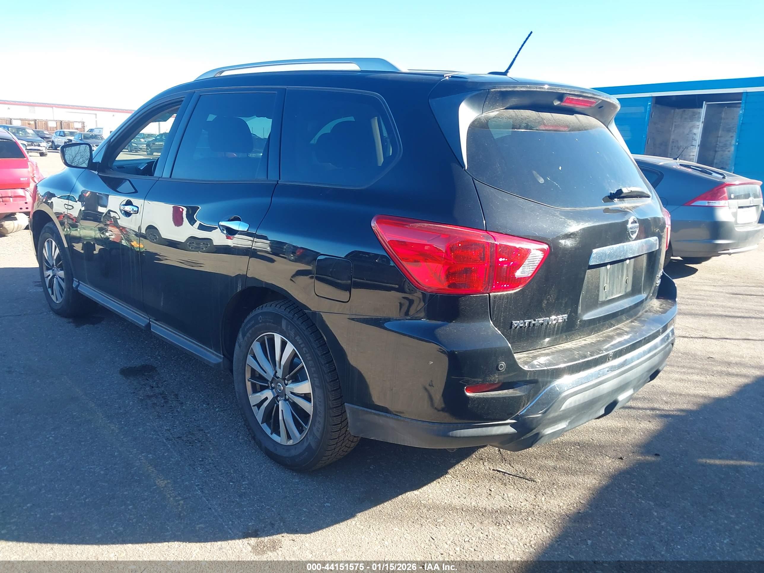 NISSAN PATHFINDER image 3