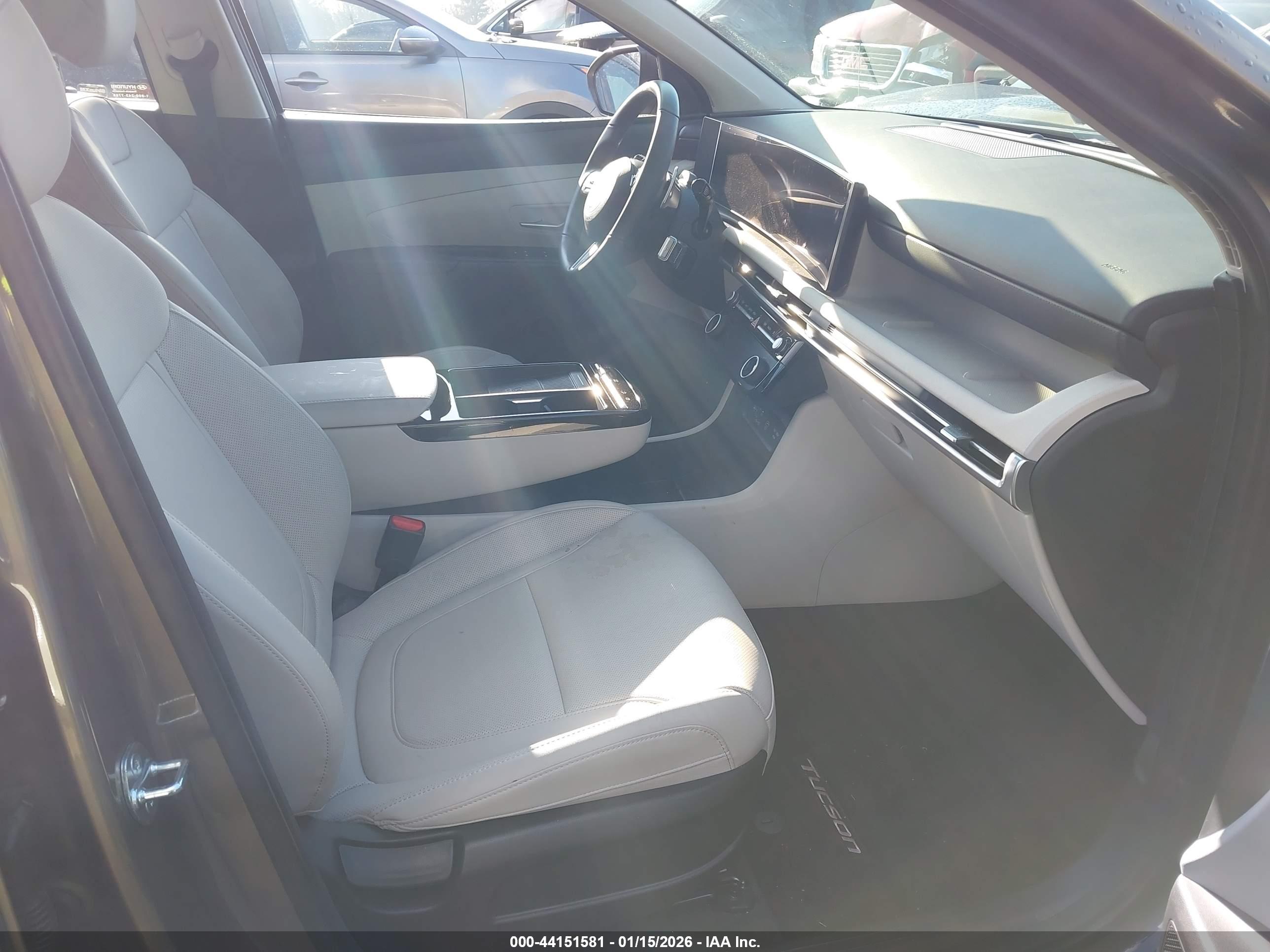 HYUNDAI TUCSON image 5