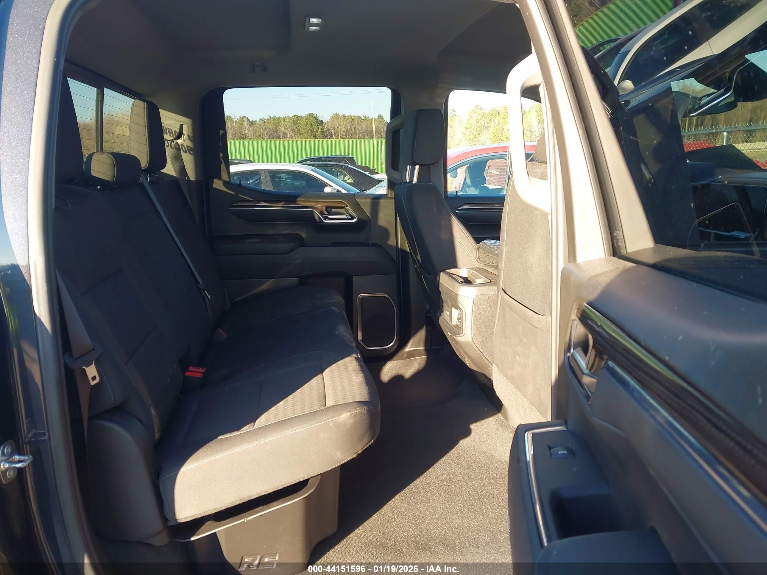 CHEVROLET SILVERADO image 8