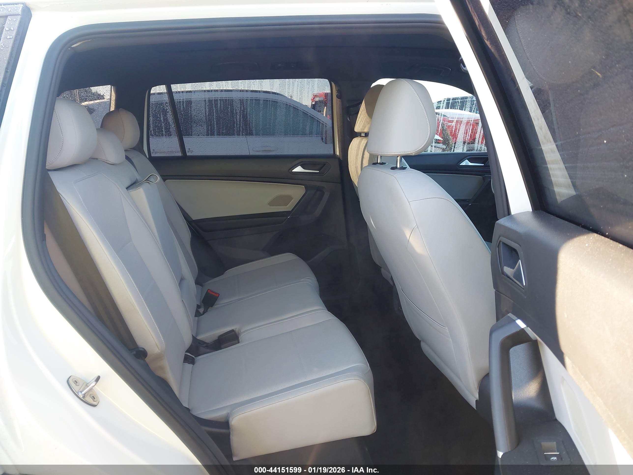 VOLKSWAGEN TIGUAN image 8