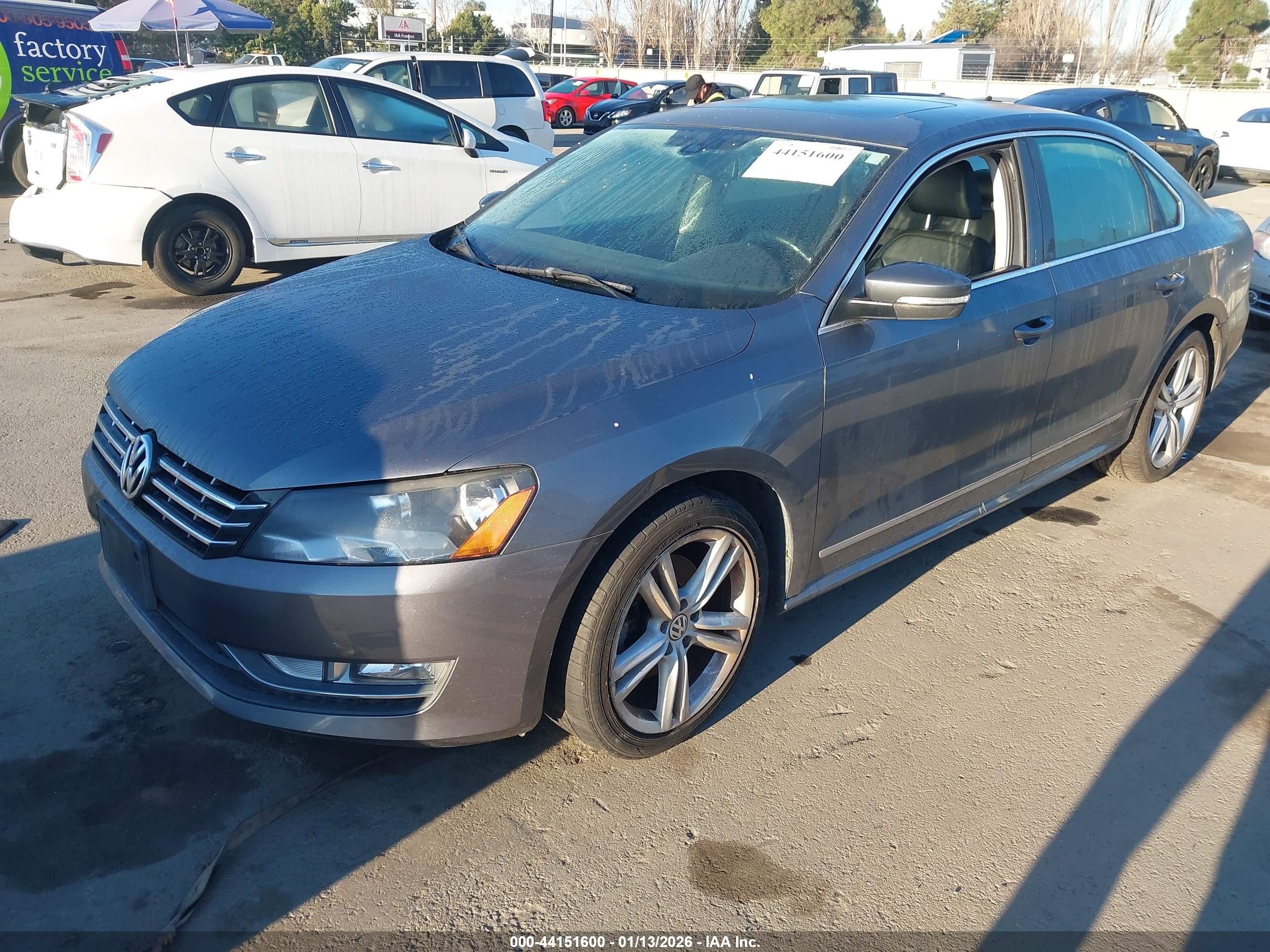 VOLKSWAGEN PASSAT image 2