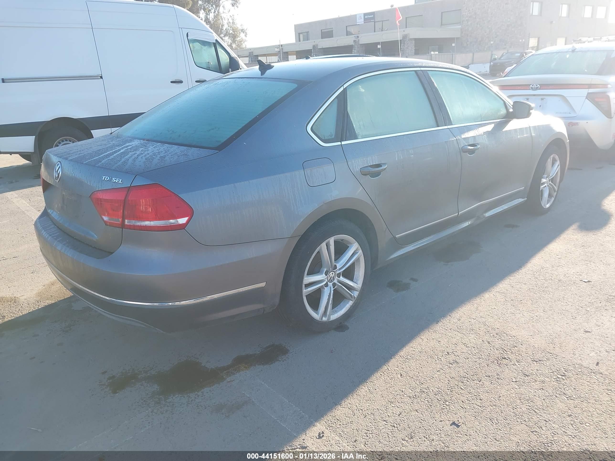 VOLKSWAGEN PASSAT image 4