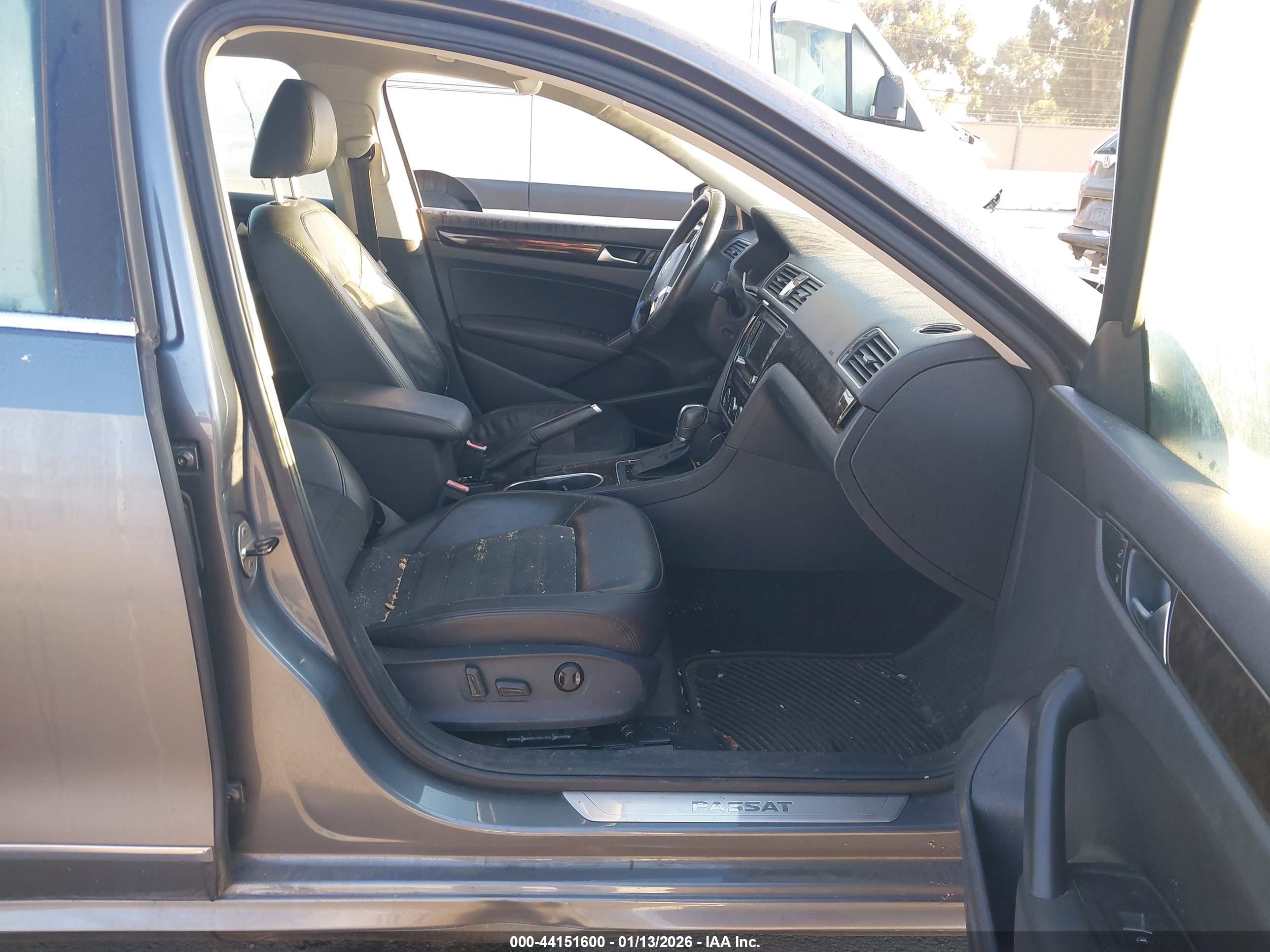 VOLKSWAGEN PASSAT image 5