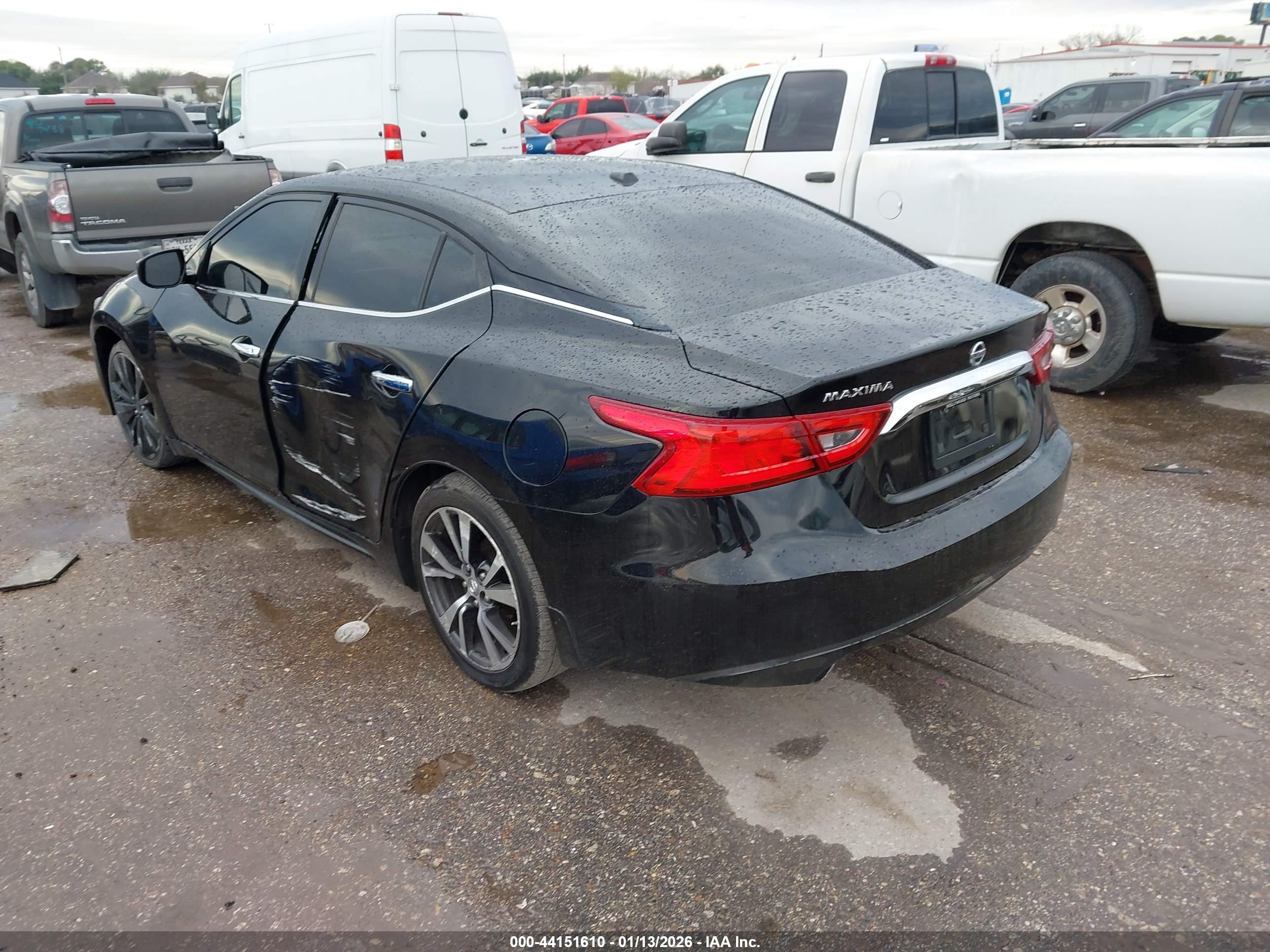 NISSAN MAXIMA image 3