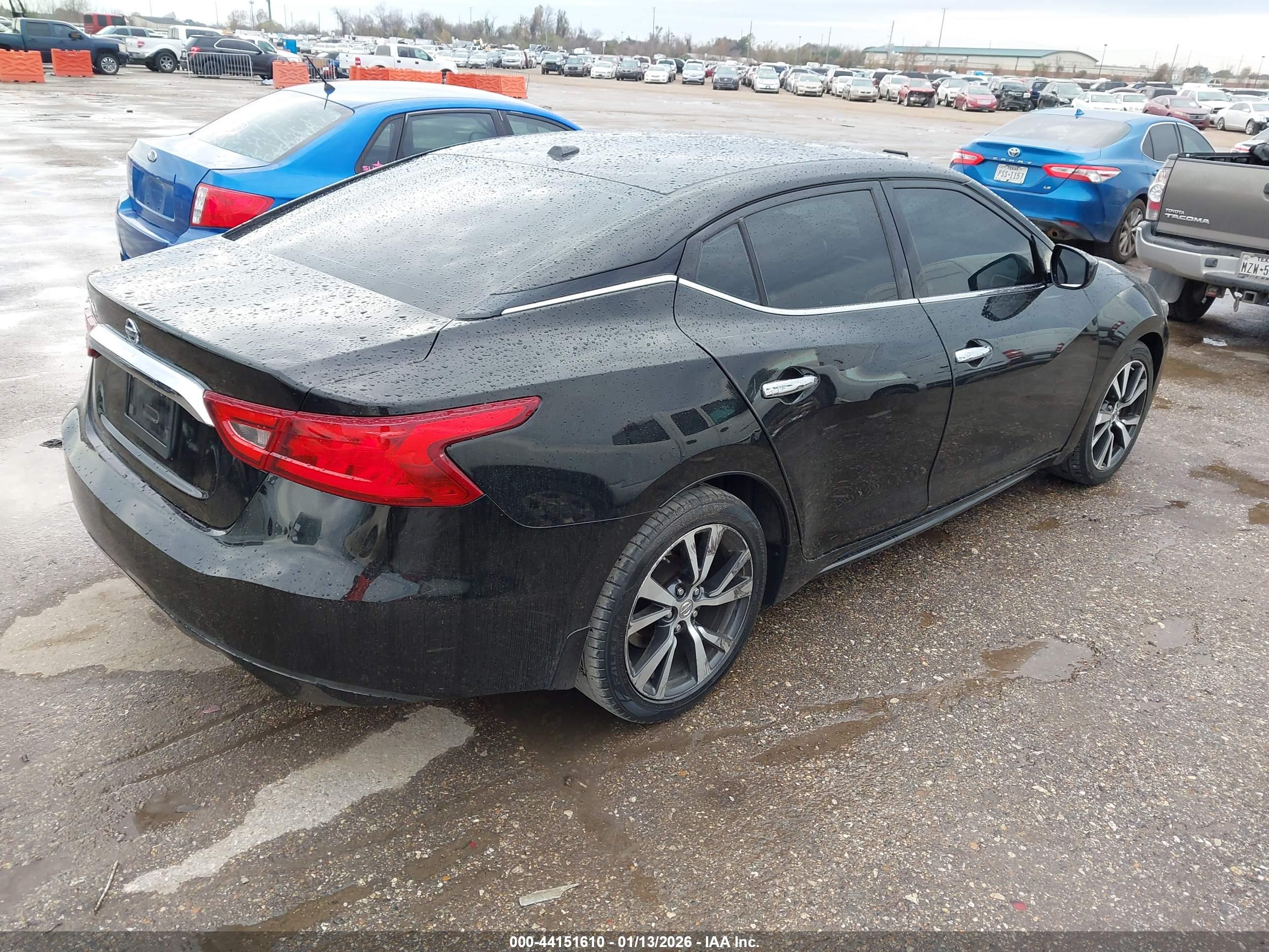 NISSAN MAXIMA image 4