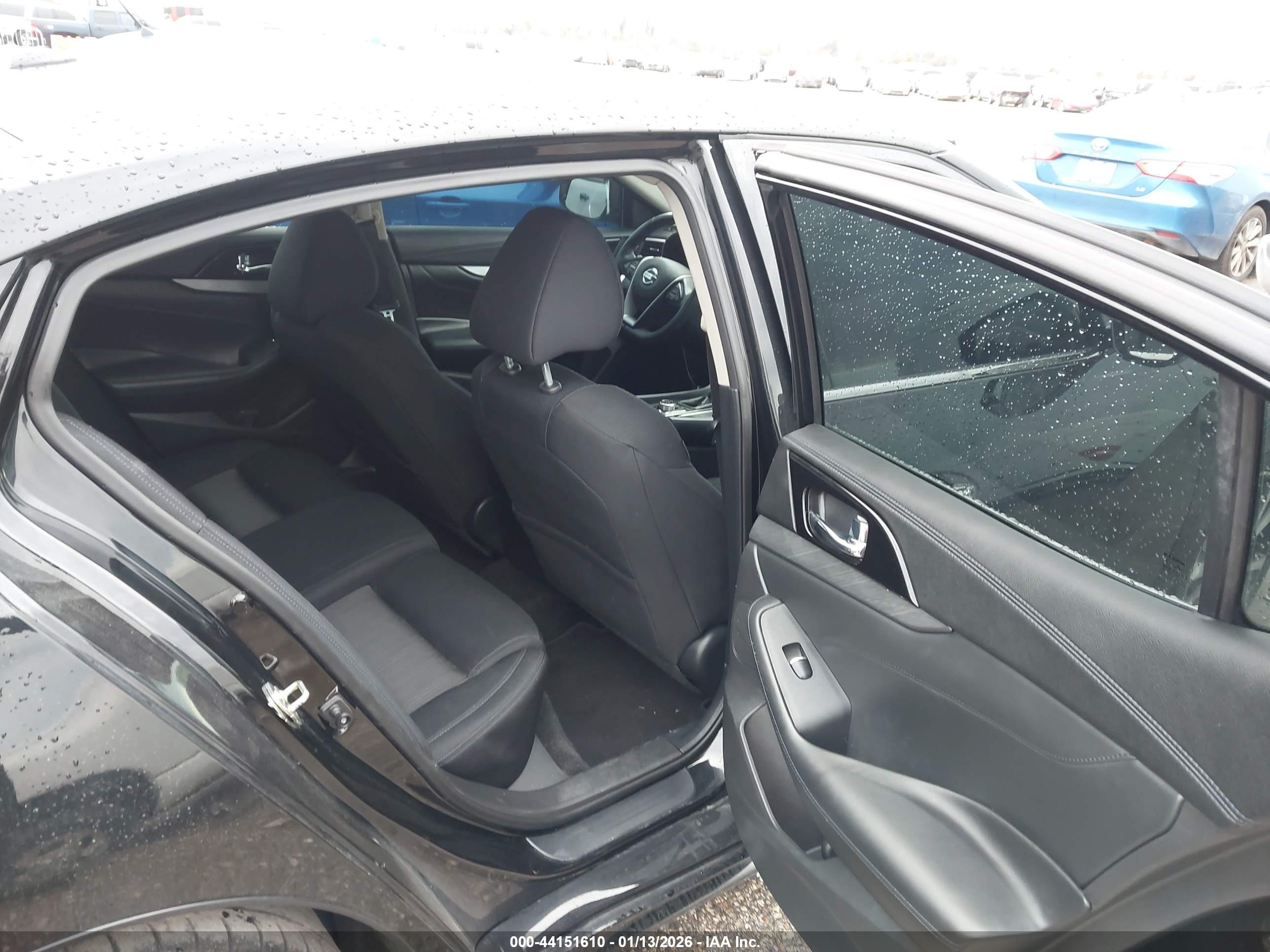 NISSAN MAXIMA image 8