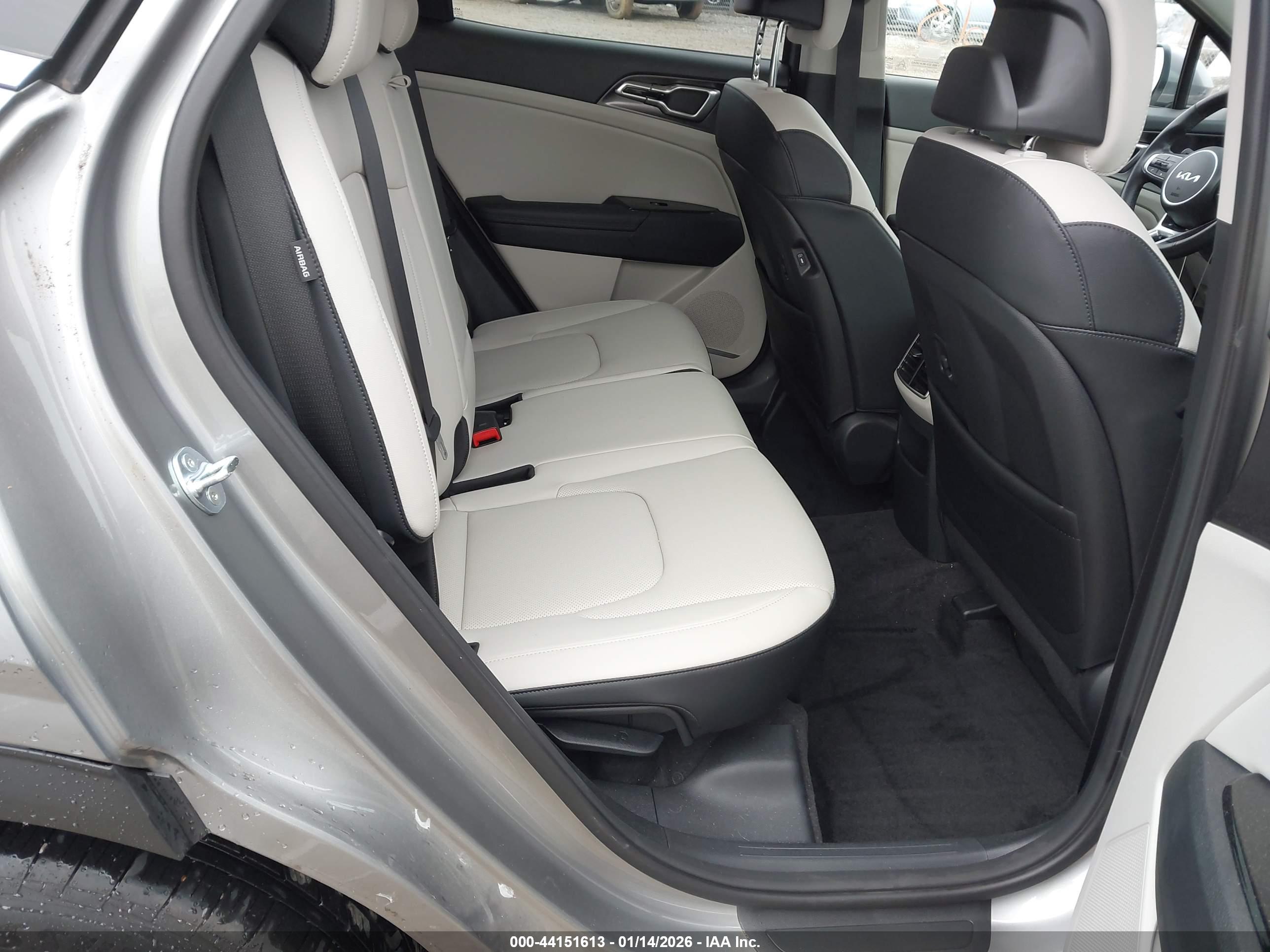 KIA SPORTAGE image 8