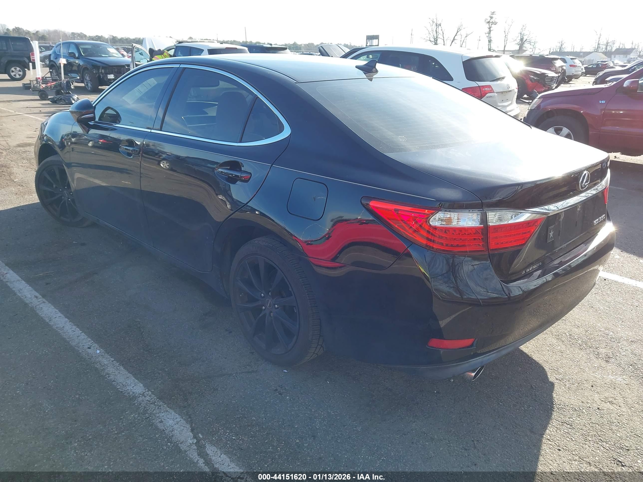 LEXUS ES image 3