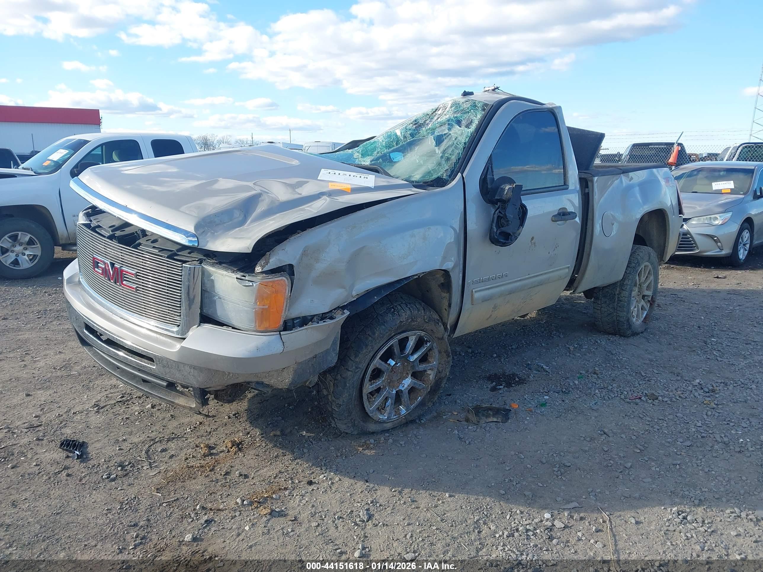 GMC SIERRA image 2