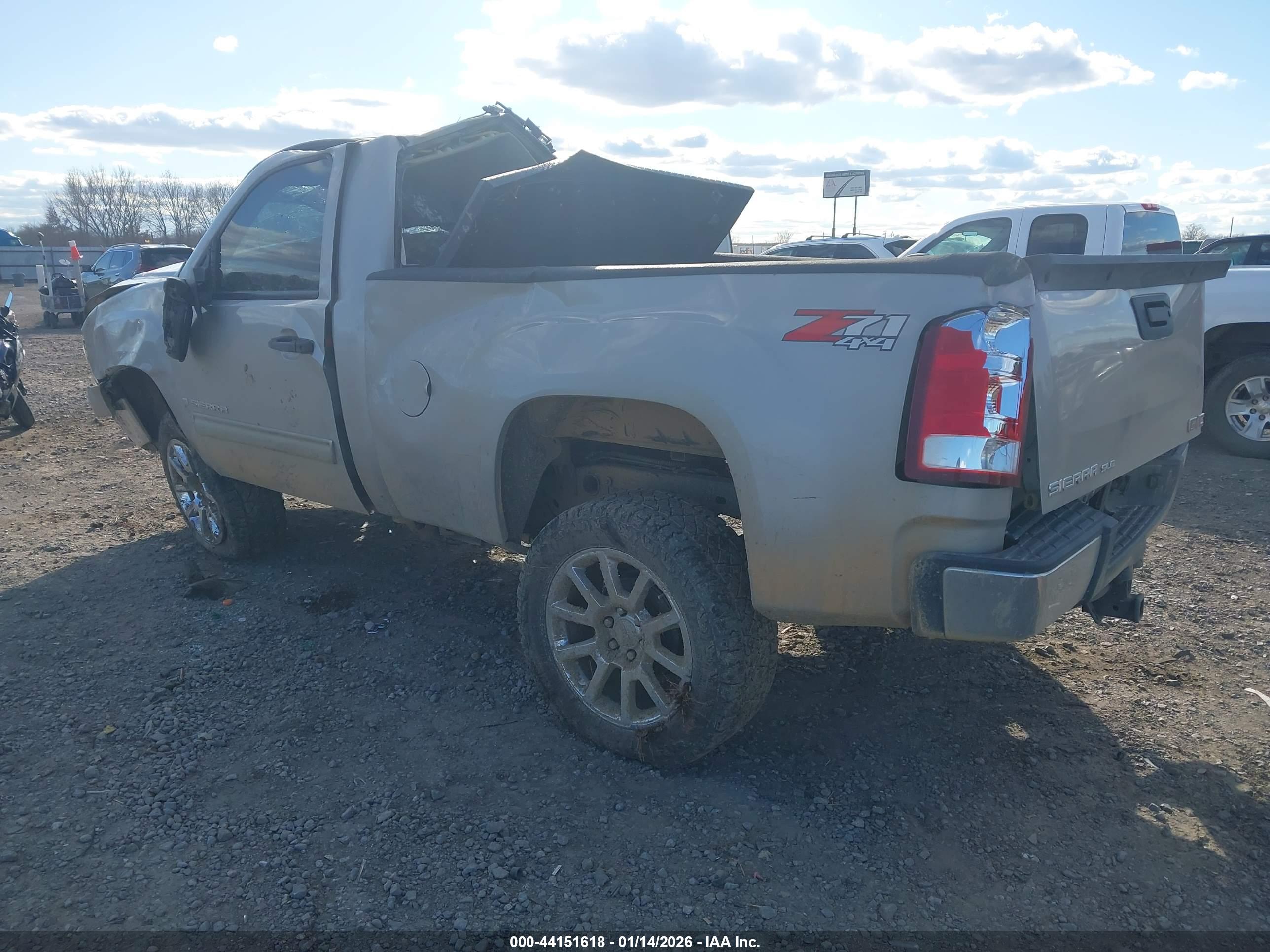 GMC SIERRA image 3
