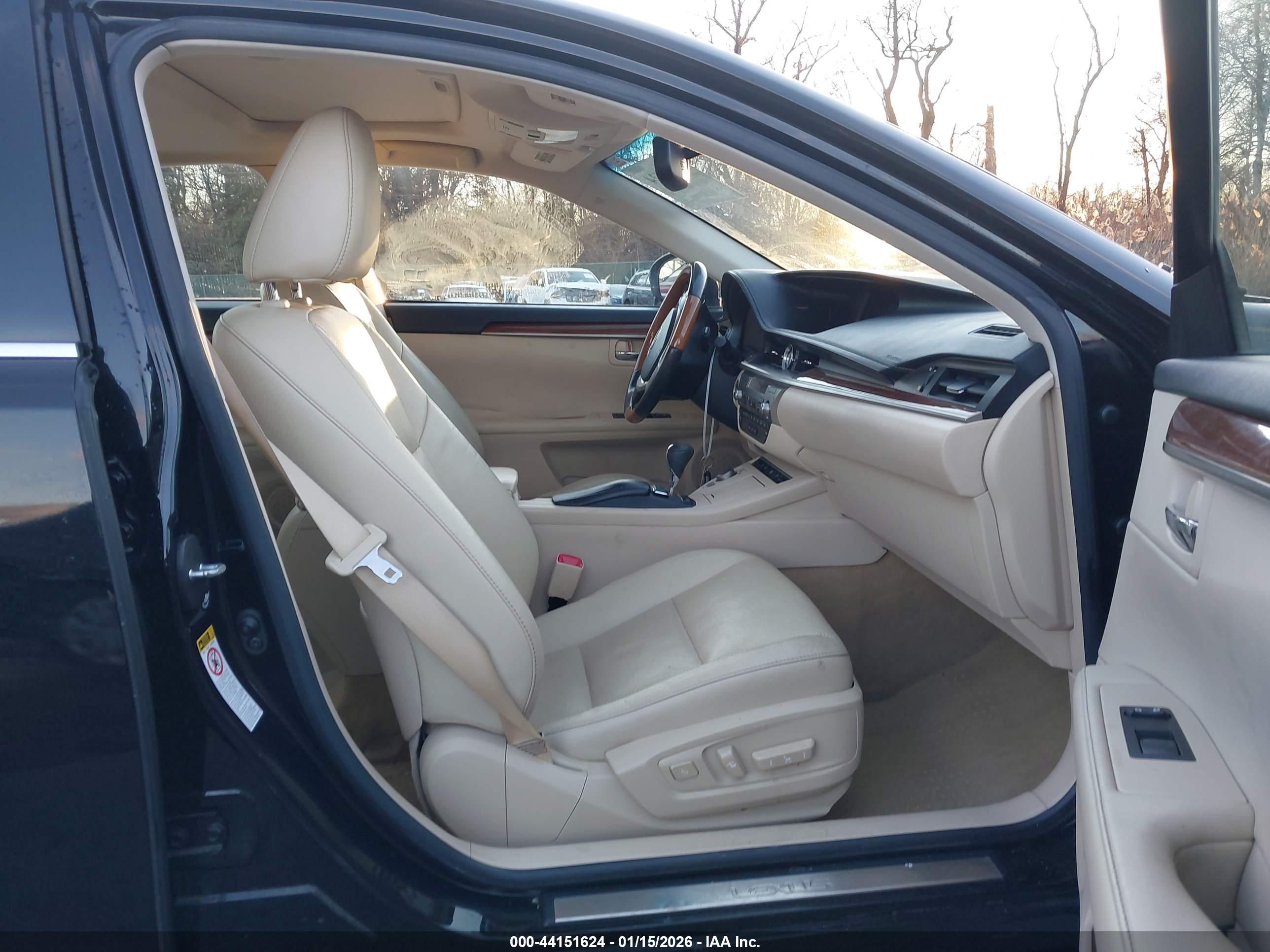 LEXUS ES image 5