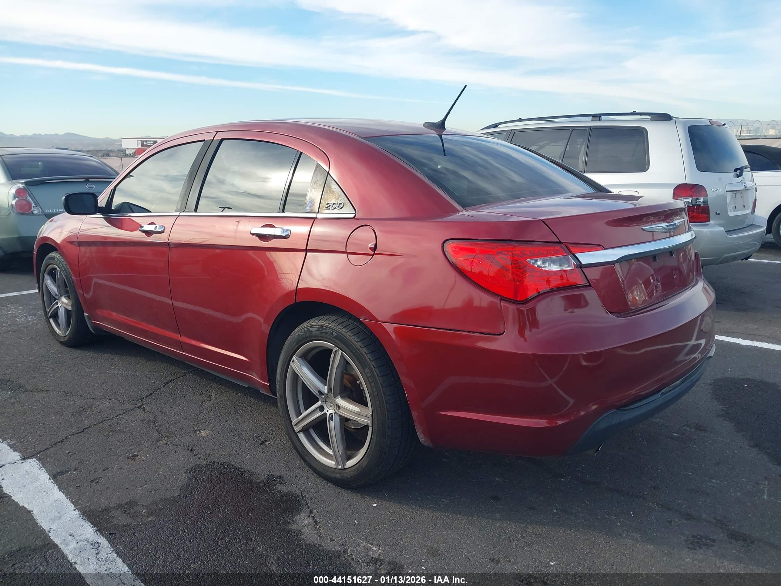 CHRYSLER 200 image 3