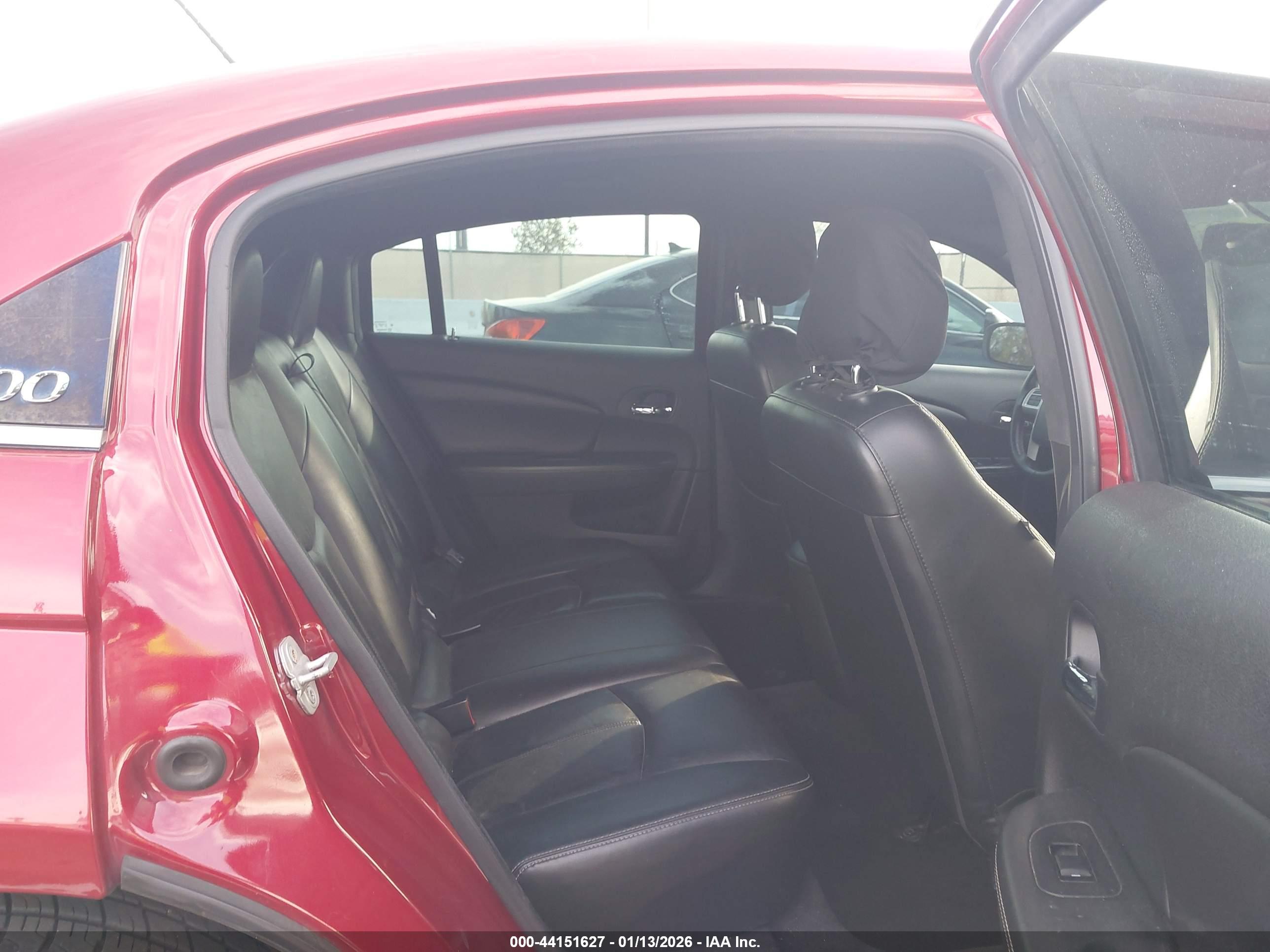 CHRYSLER 200 image 8
