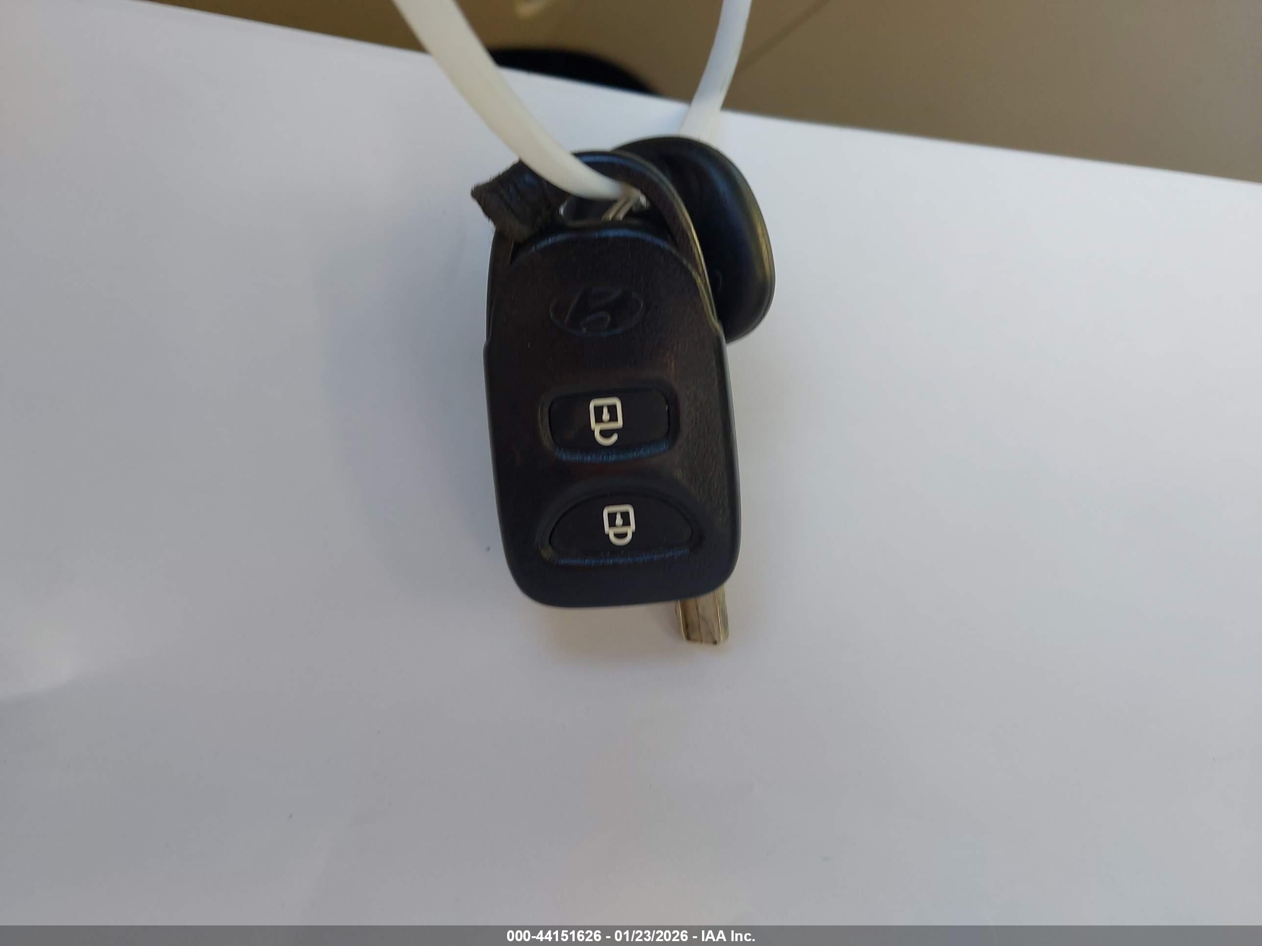 HYUNDAI ACCENT image 11