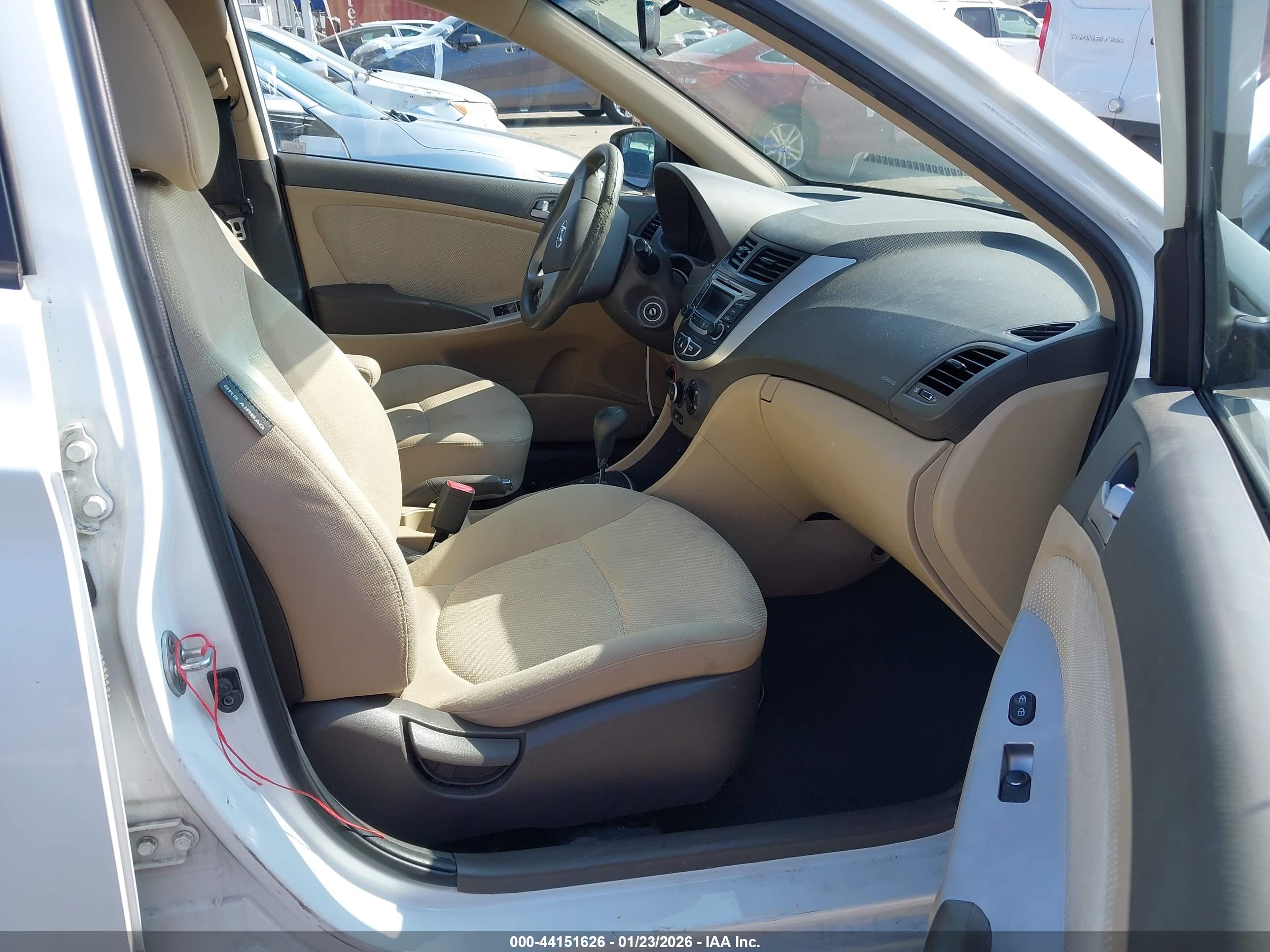 HYUNDAI ACCENT image 5