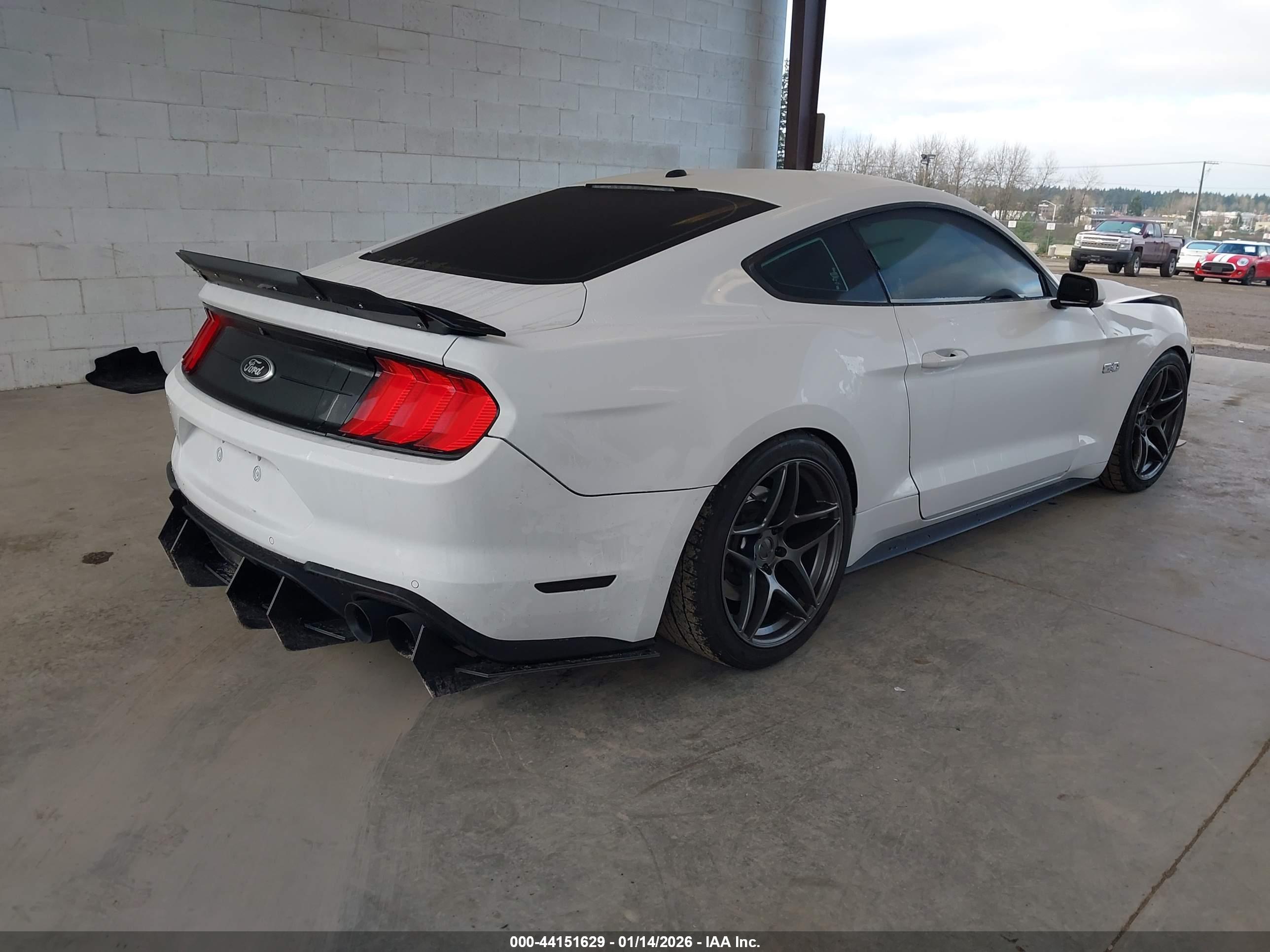 FORD MUSTANG image 4
