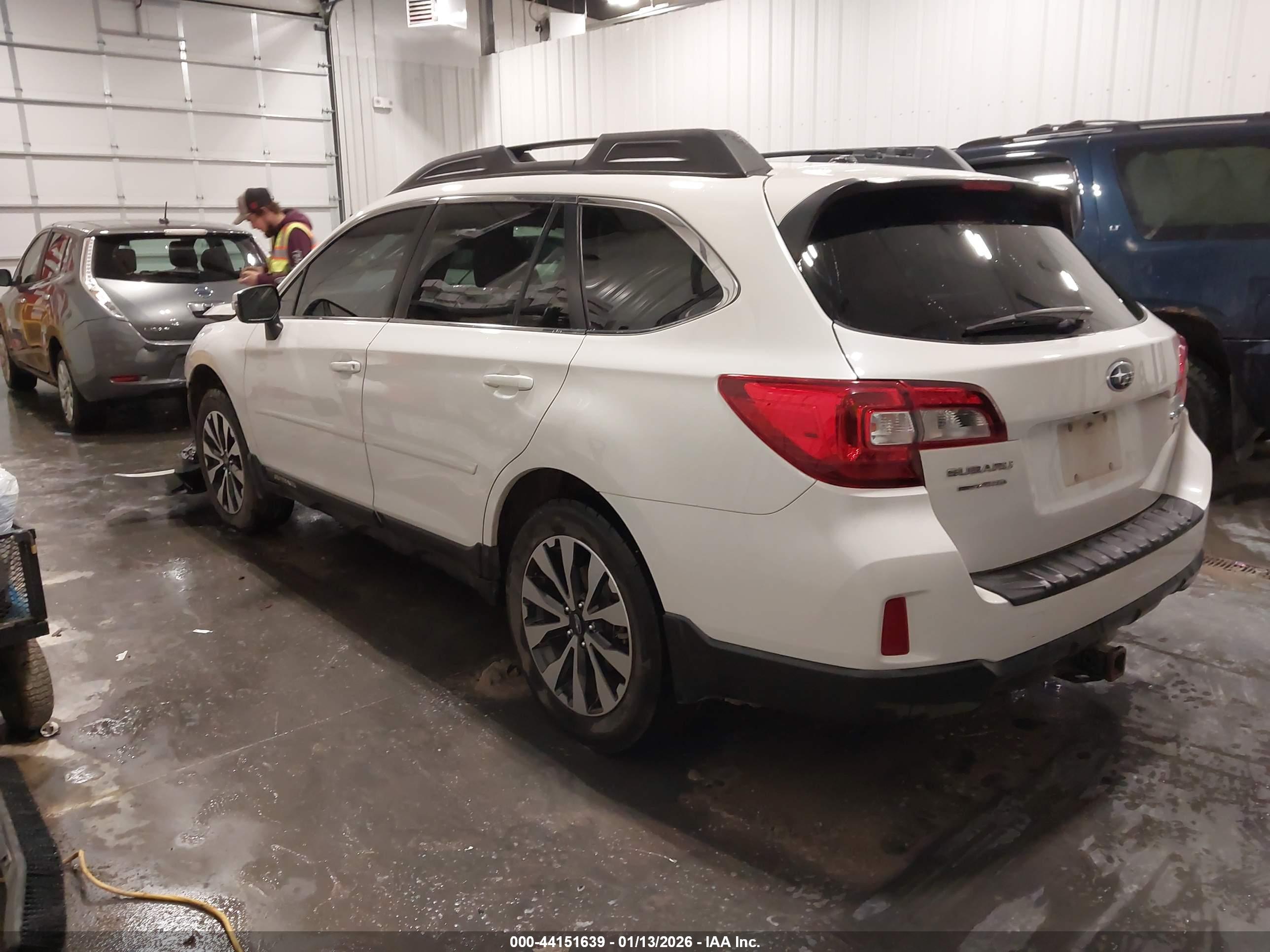 SUBARU OUTBACK image 3