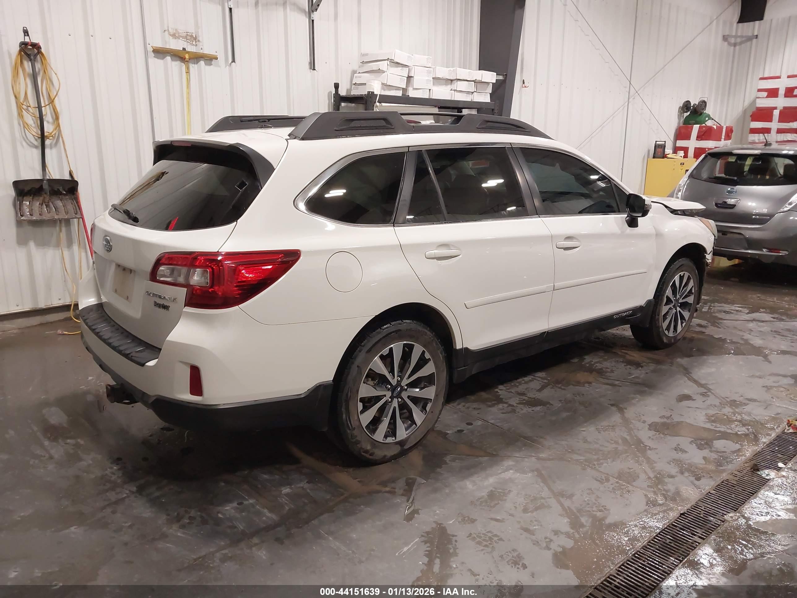 SUBARU OUTBACK image 4