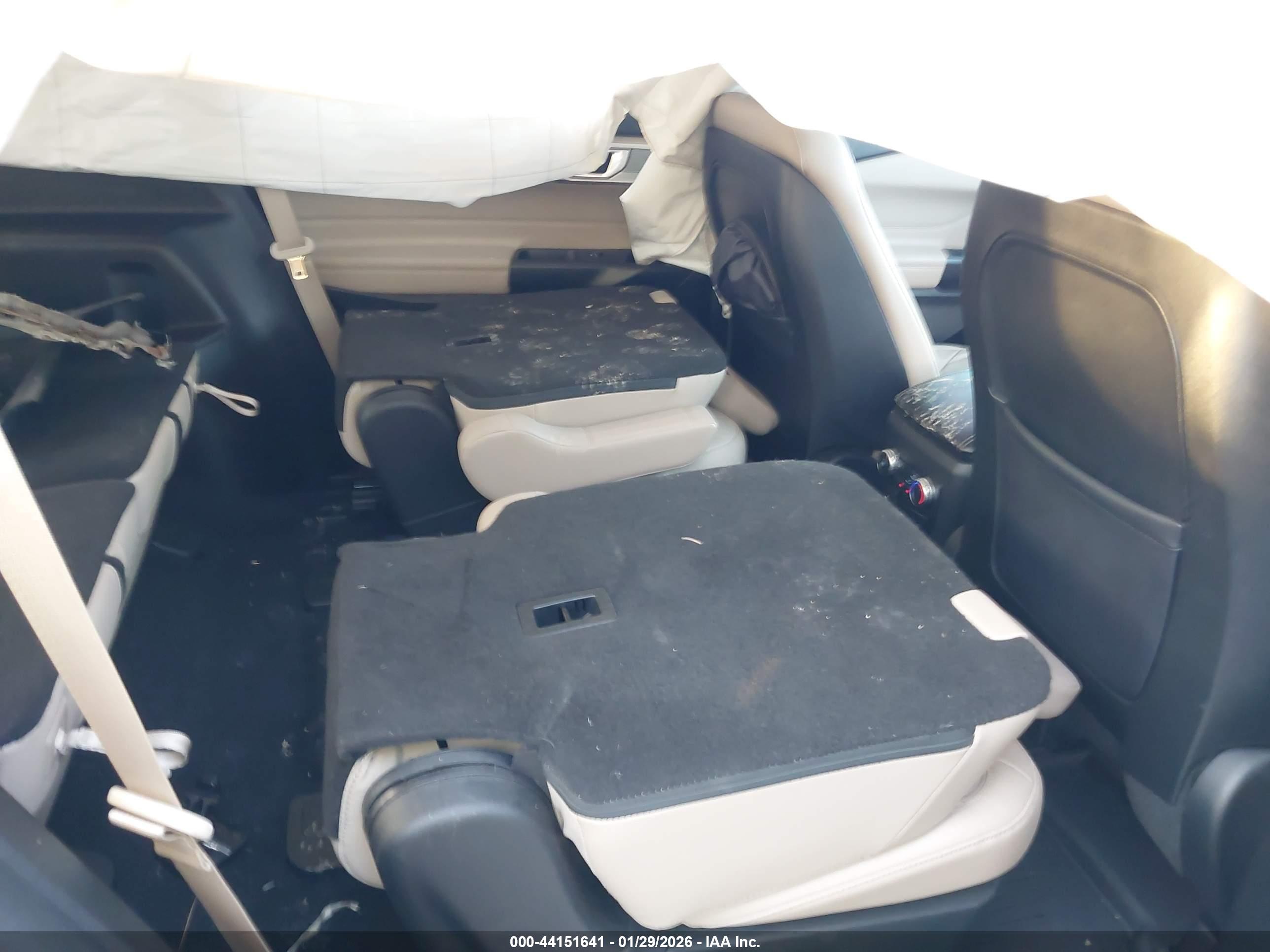 FORD EXPLORER image 8