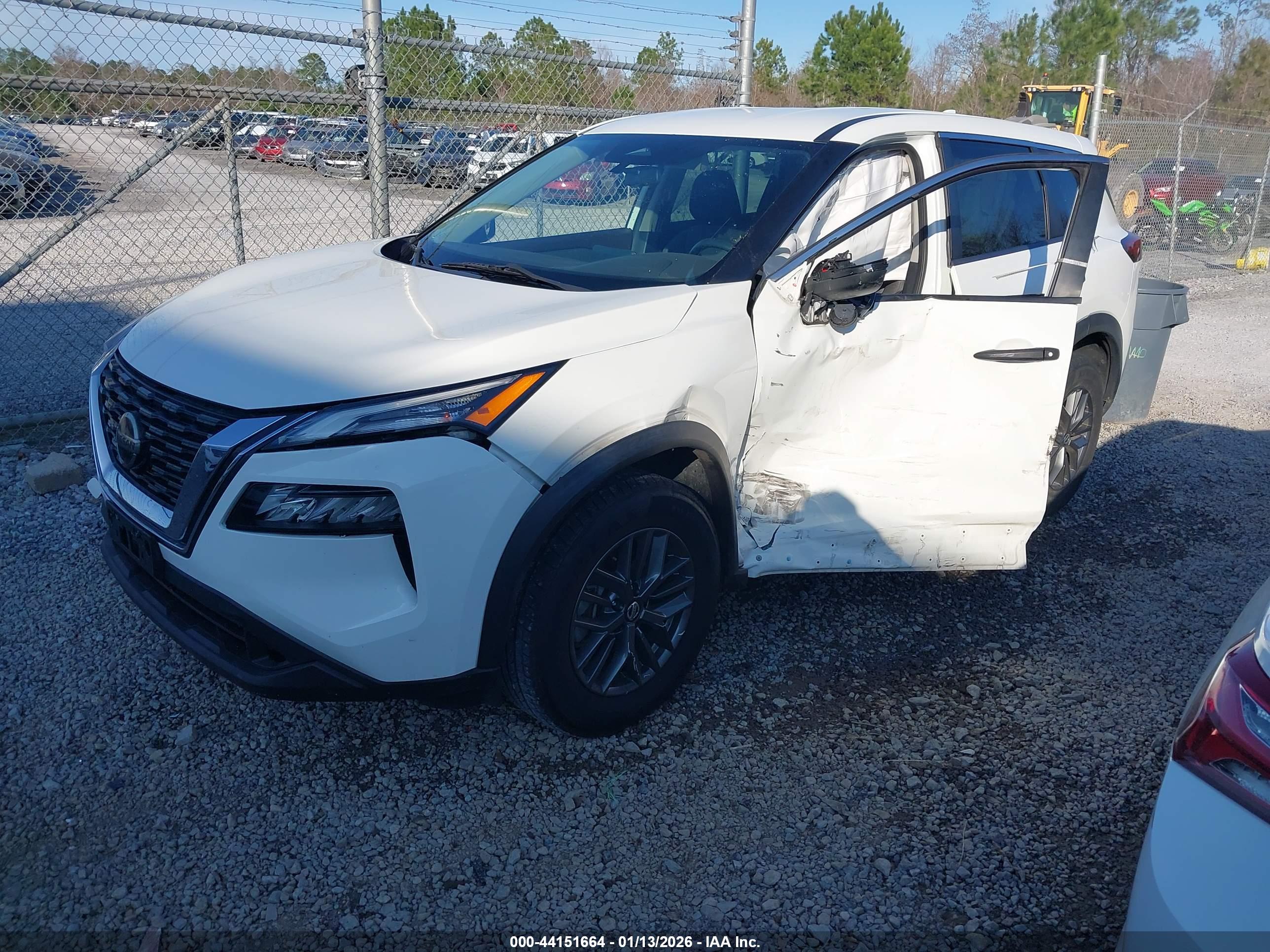 NISSAN ROGUE image 2