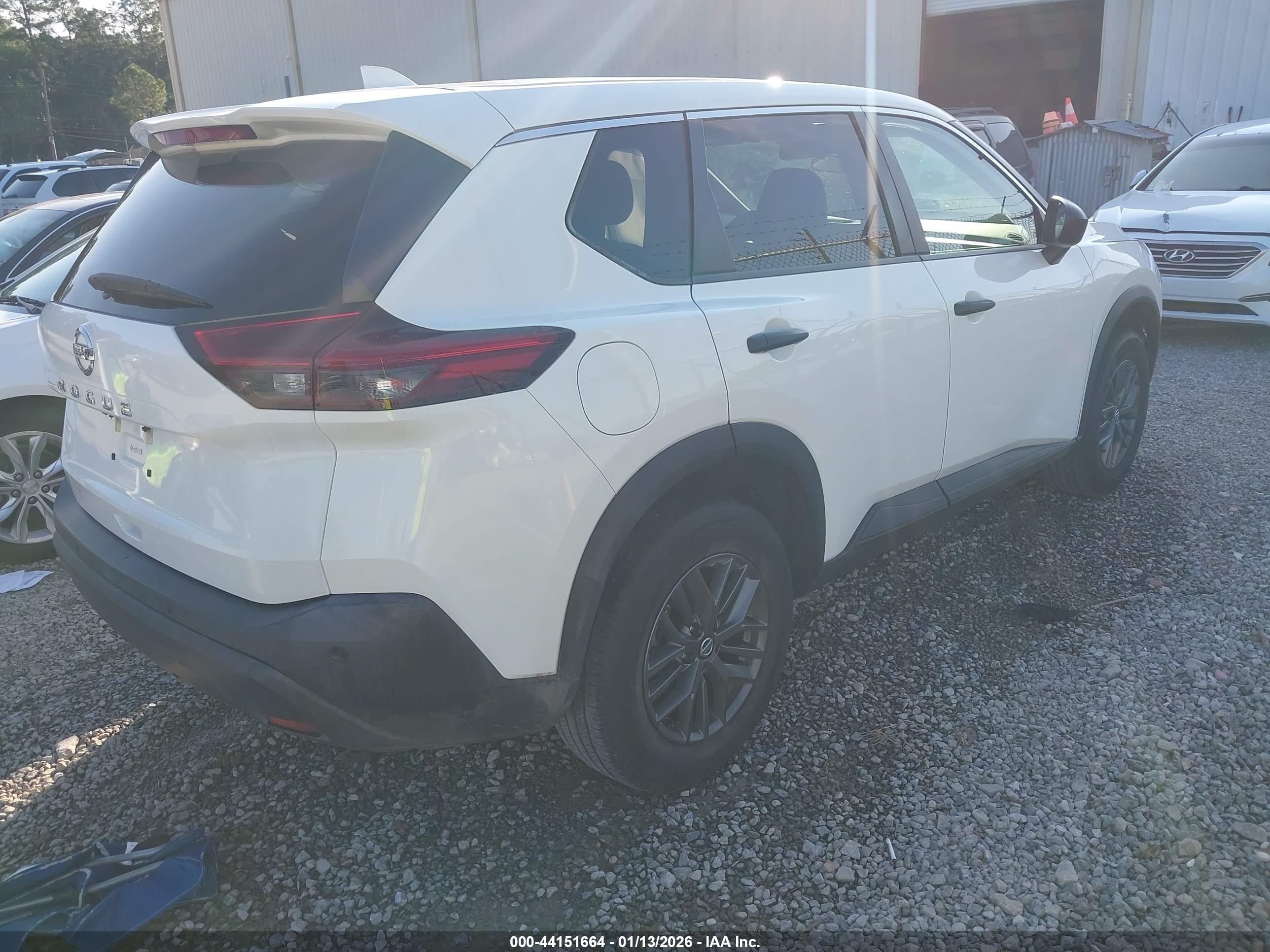 NISSAN ROGUE image 4
