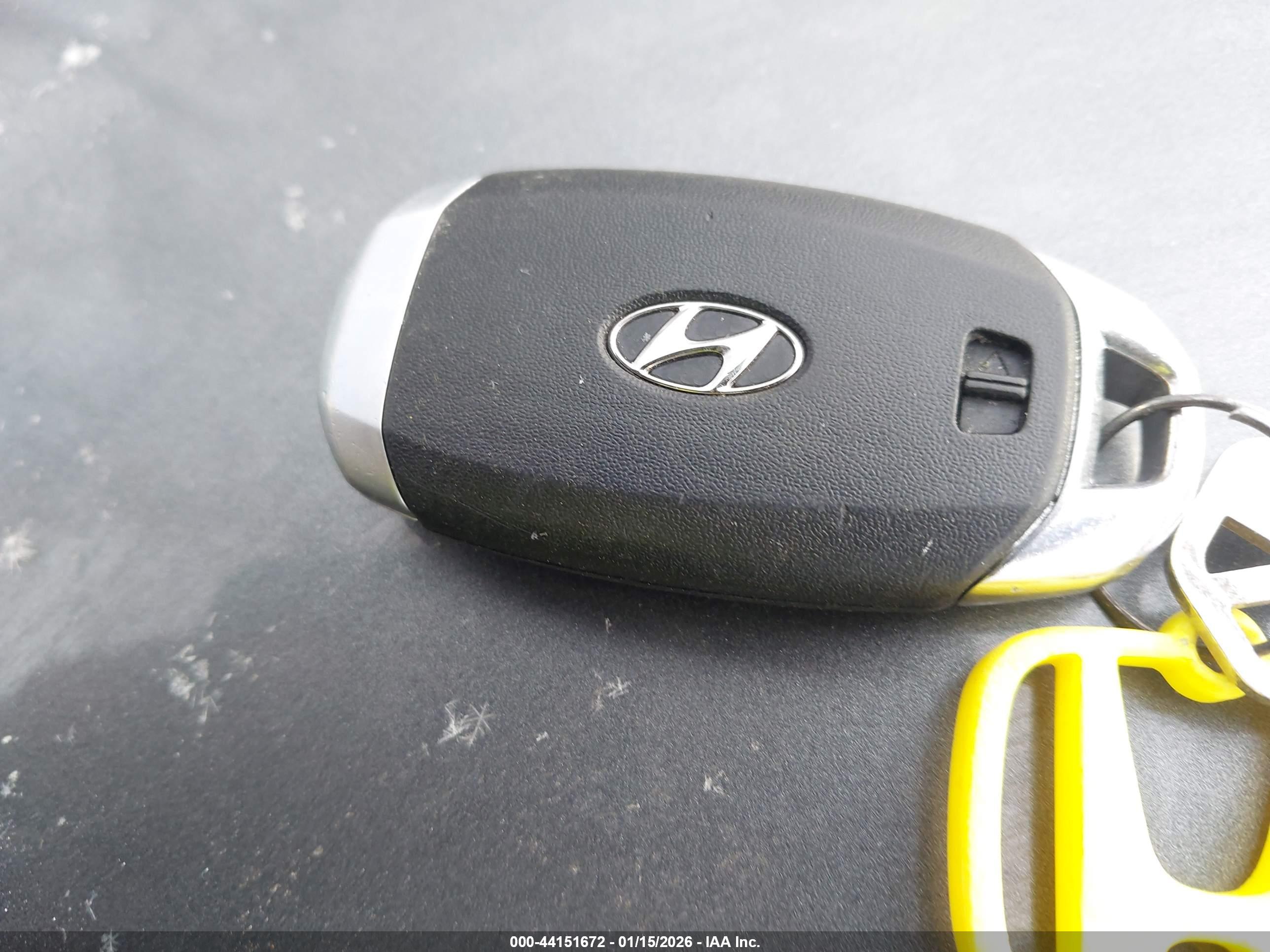 HYUNDAI ELANTRA image 11