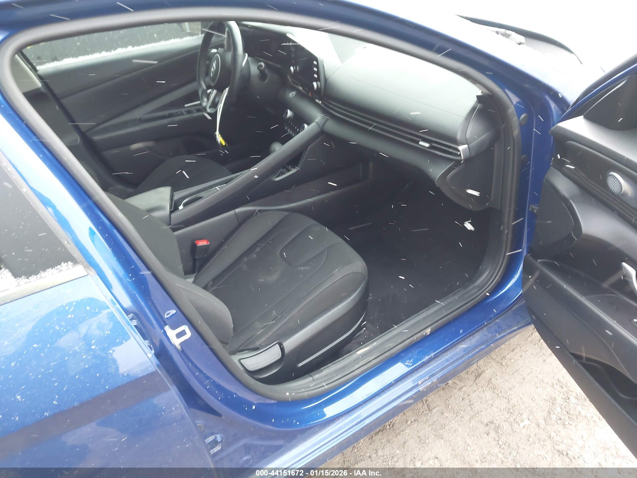 HYUNDAI ELANTRA image 5