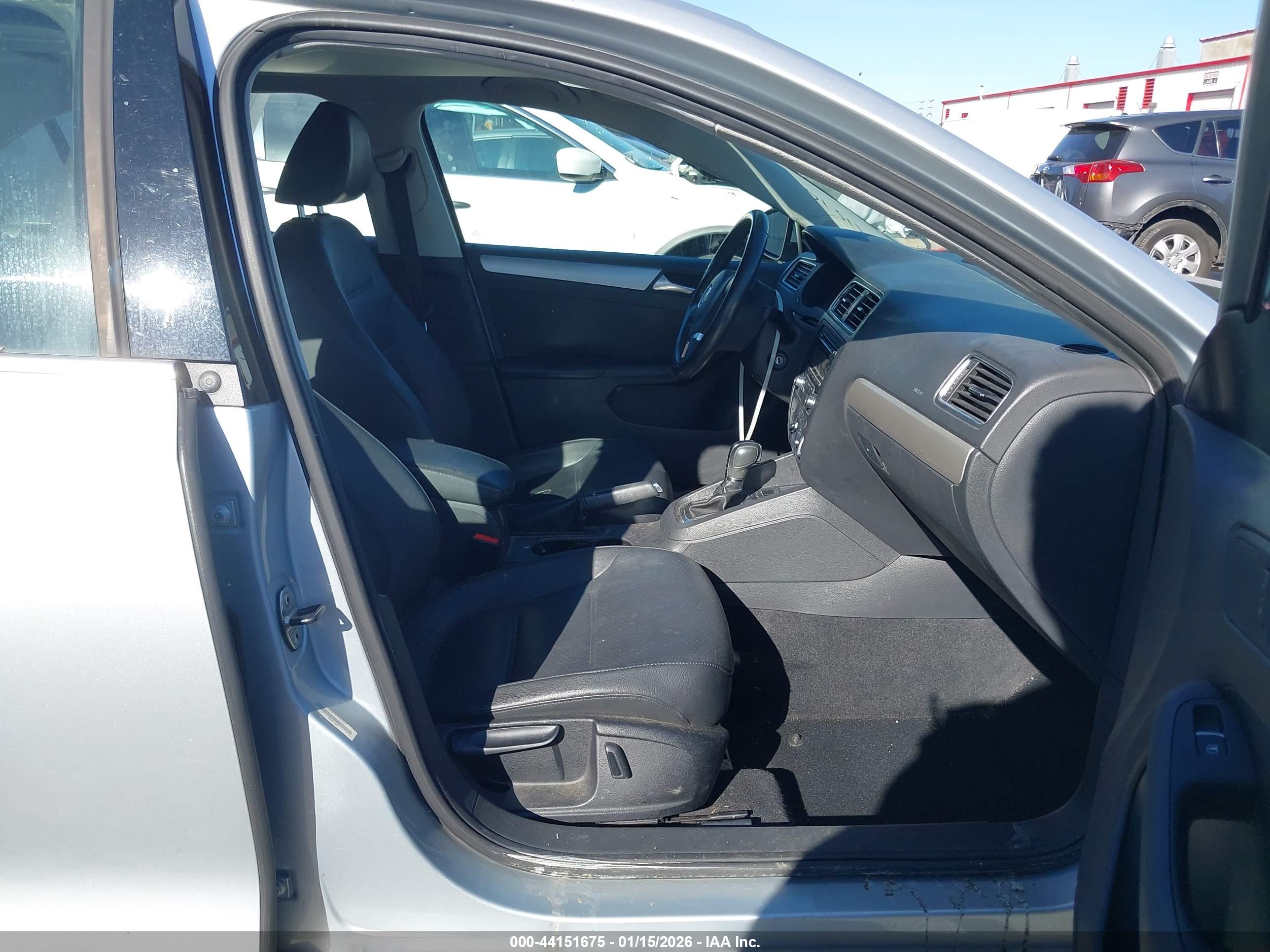 VOLKSWAGEN JETTA image 5