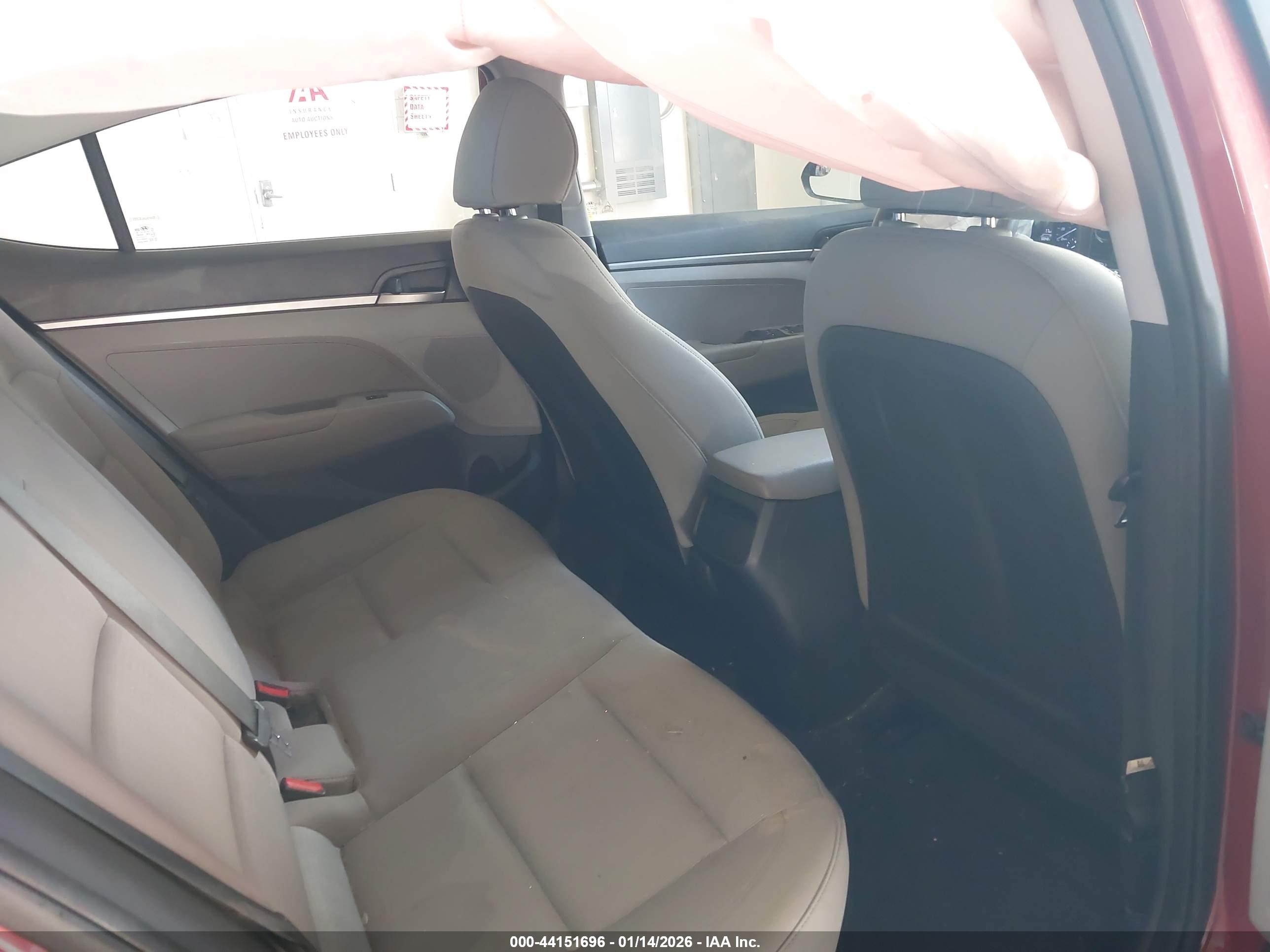 HYUNDAI ELANTRA image 8