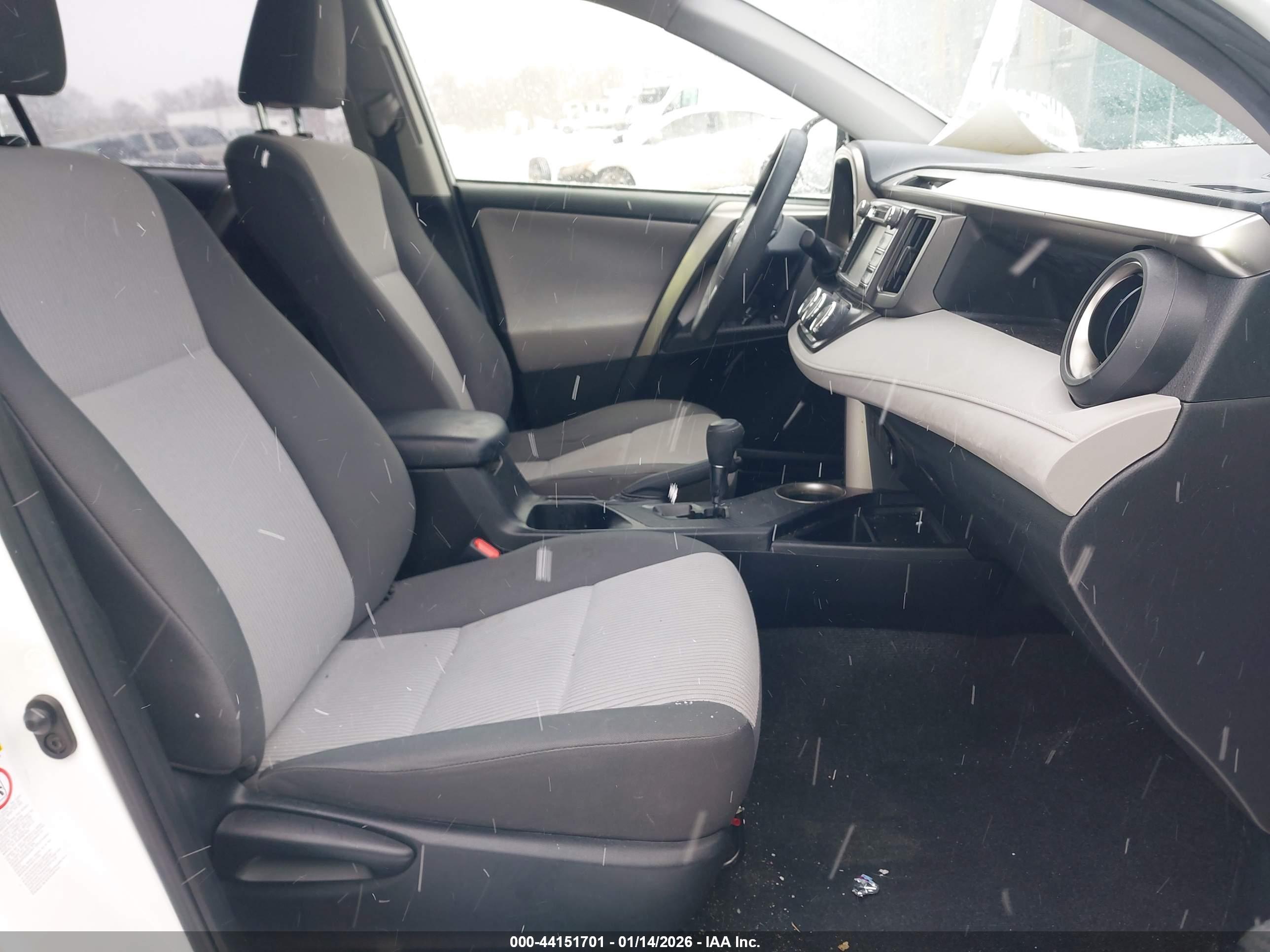 TOYOTA RAV4 image 5