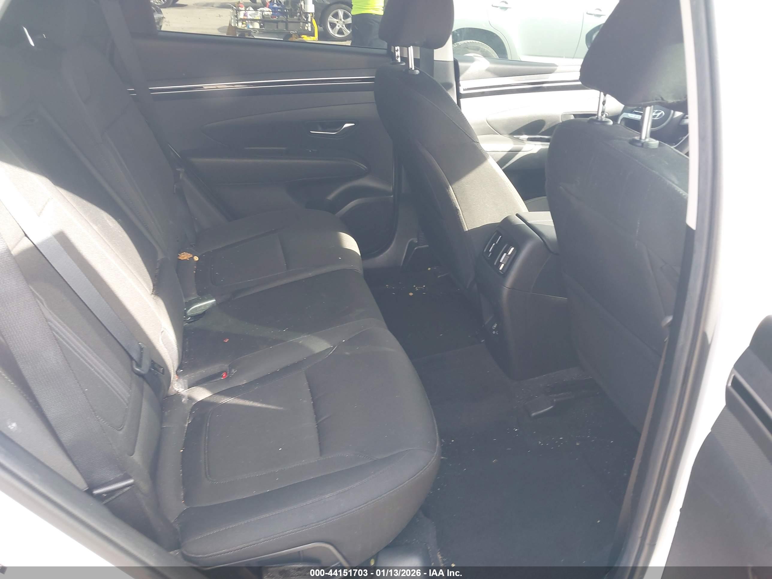 HYUNDAI TUCSON image 8