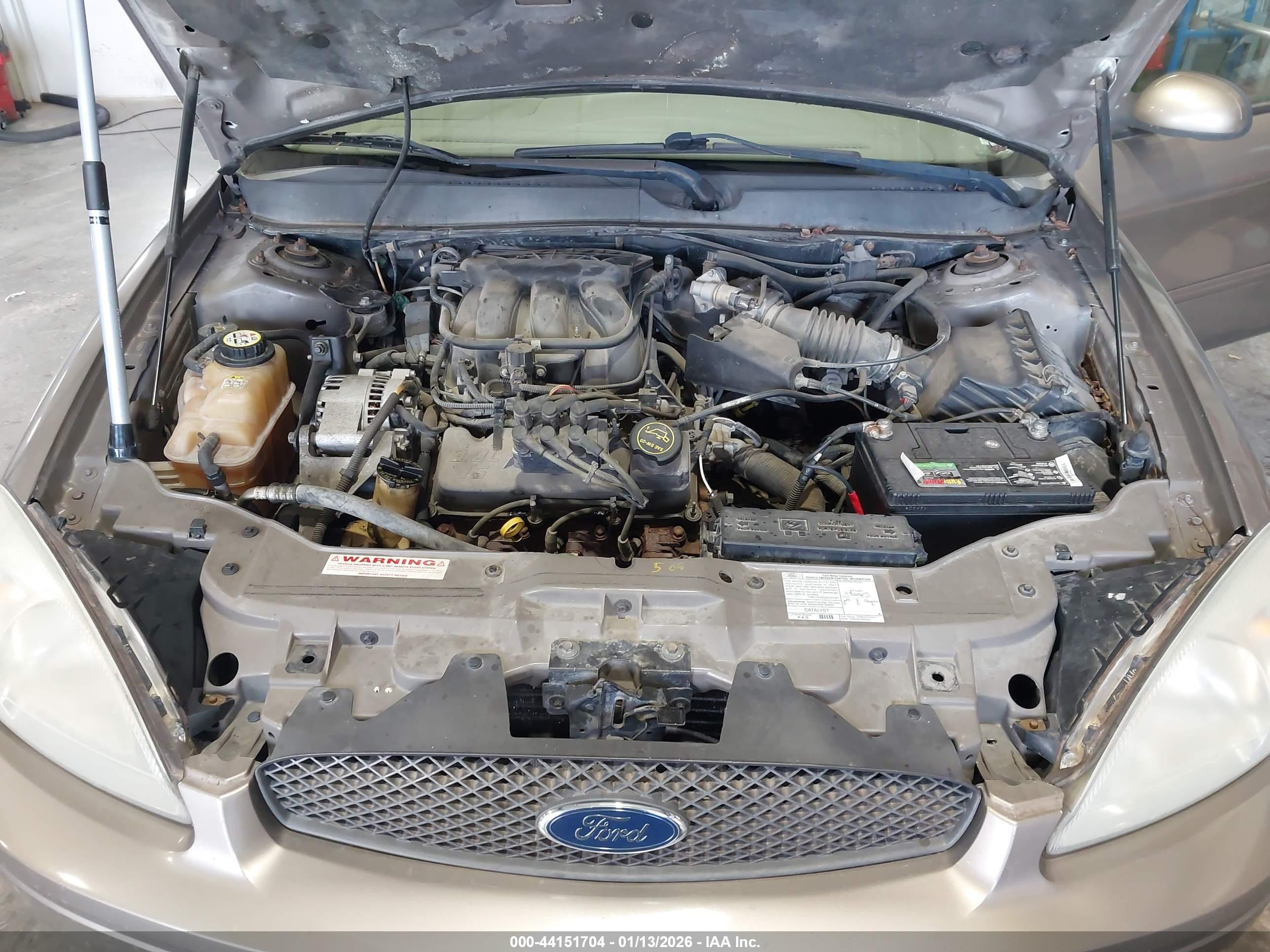 FORD TAURUS image 10