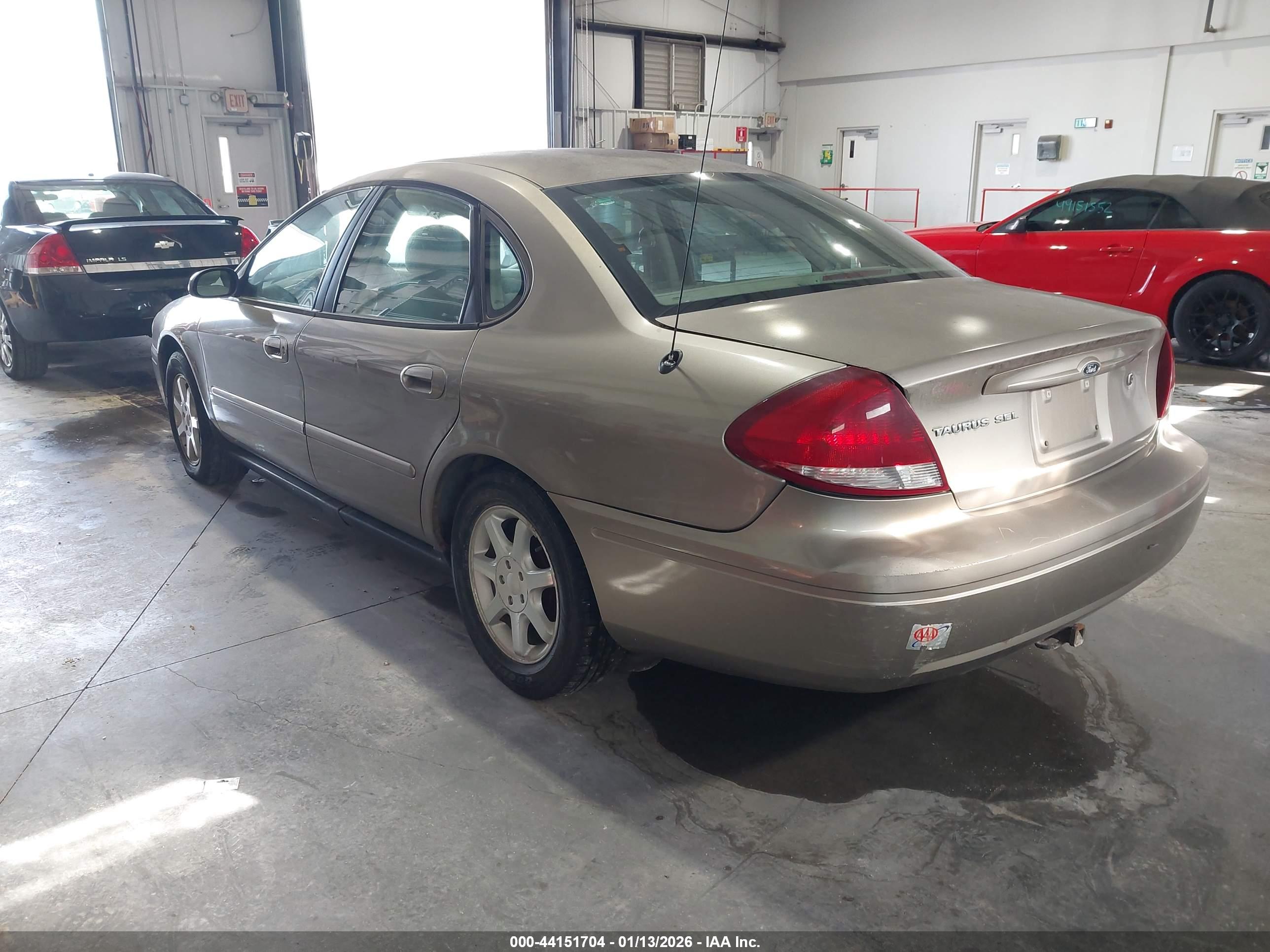 FORD TAURUS image 3