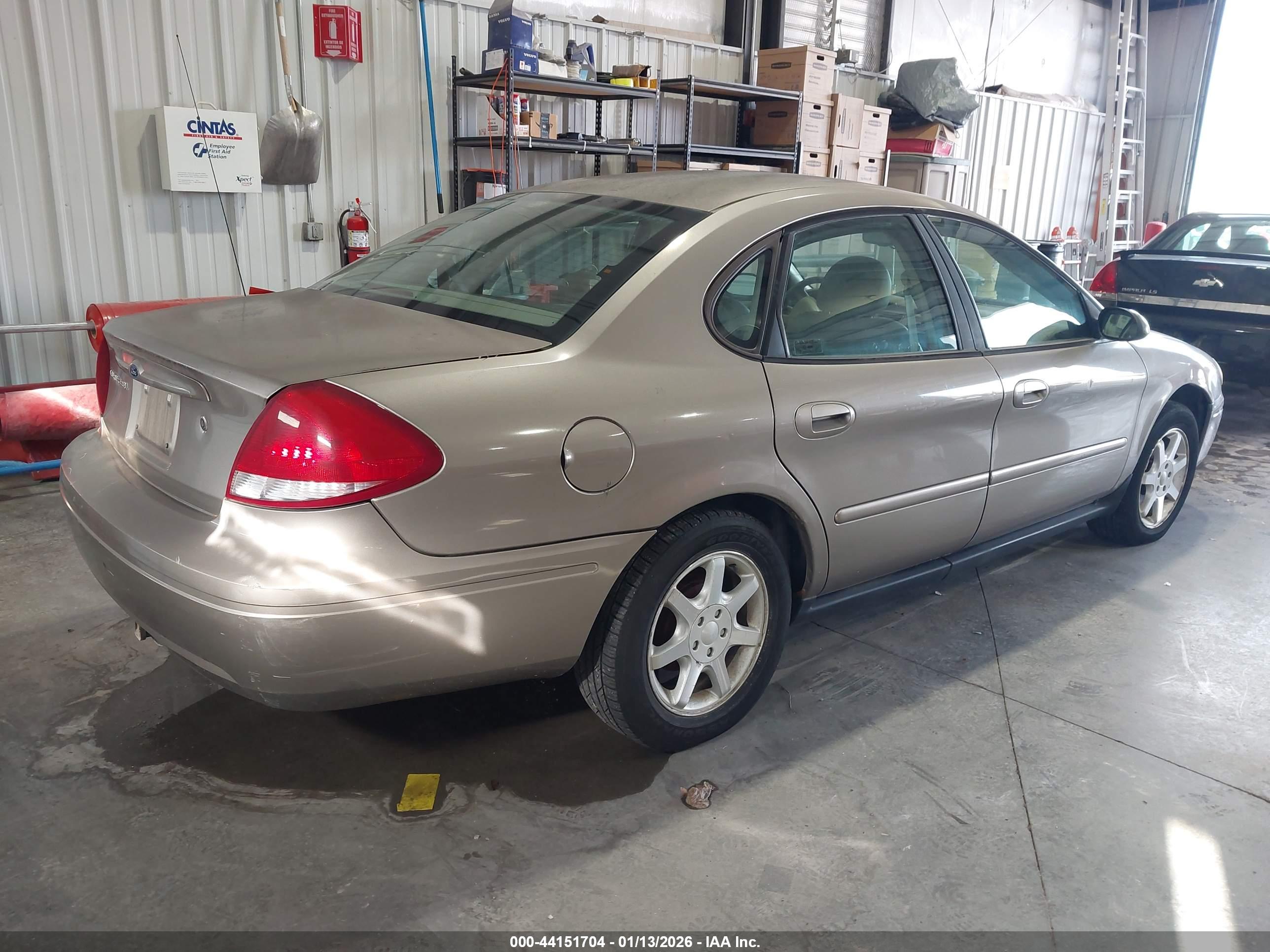FORD TAURUS image 4