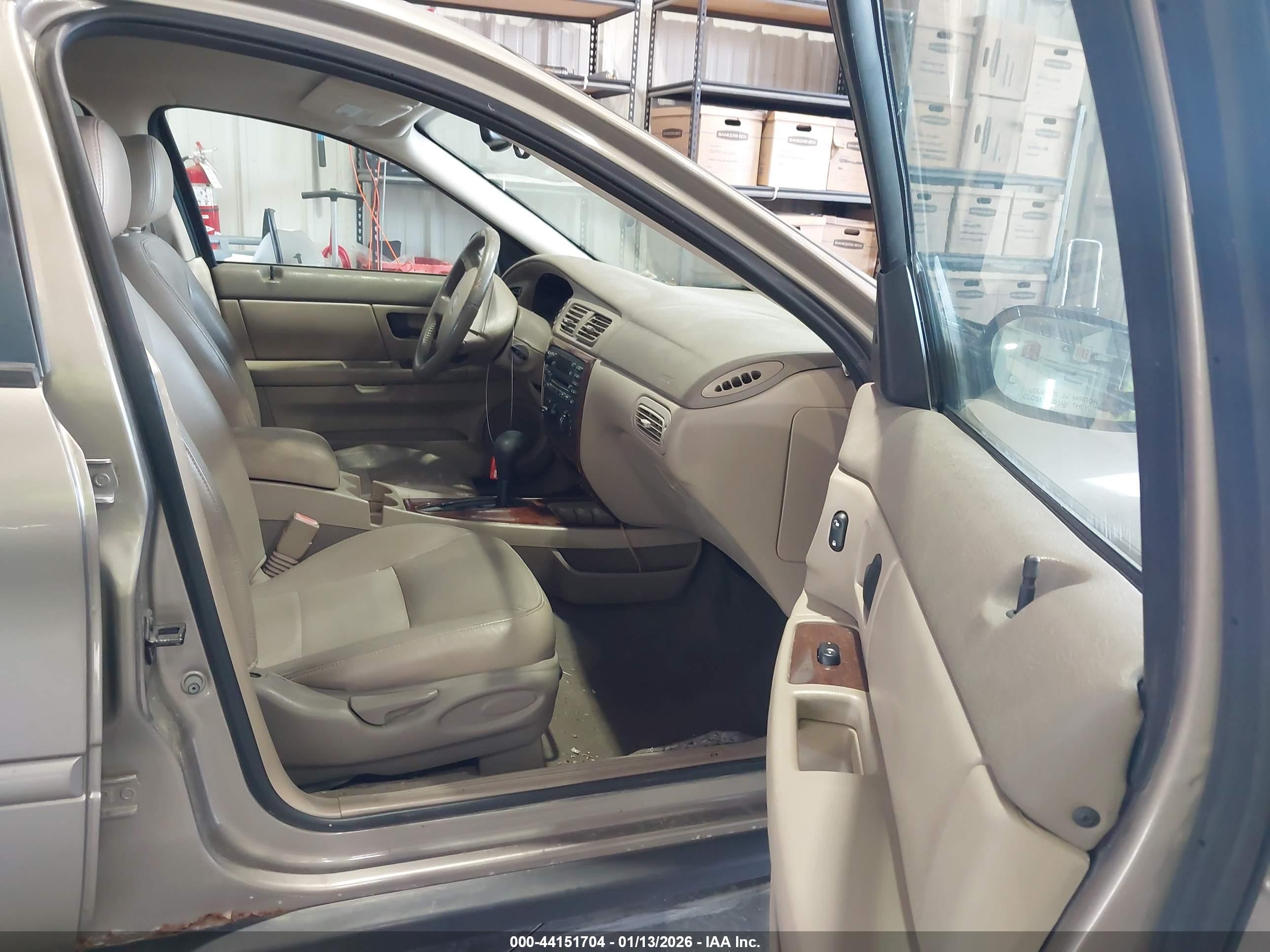 FORD TAURUS image 5