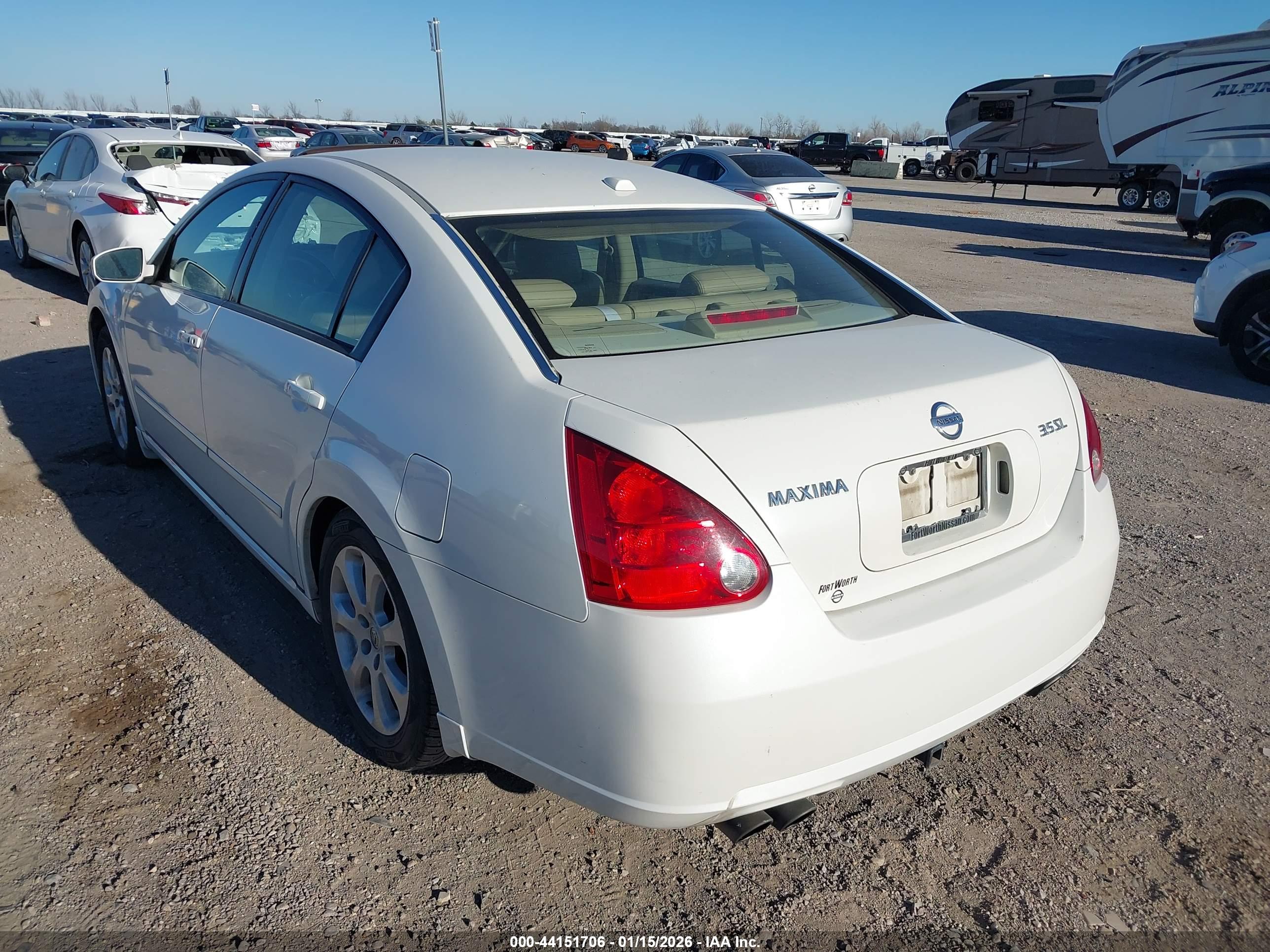 NISSAN MAXIMA image 3