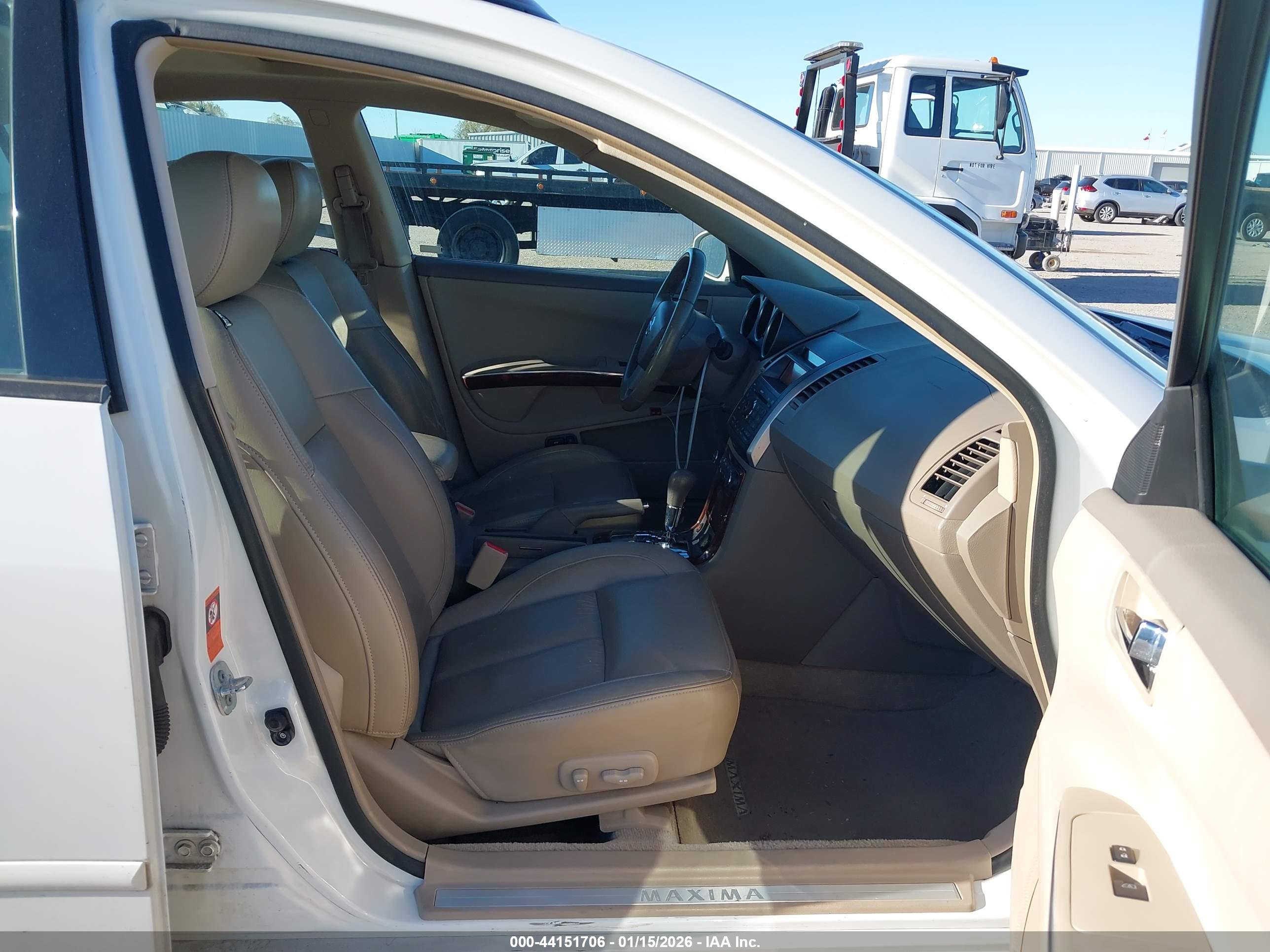 NISSAN MAXIMA image 5