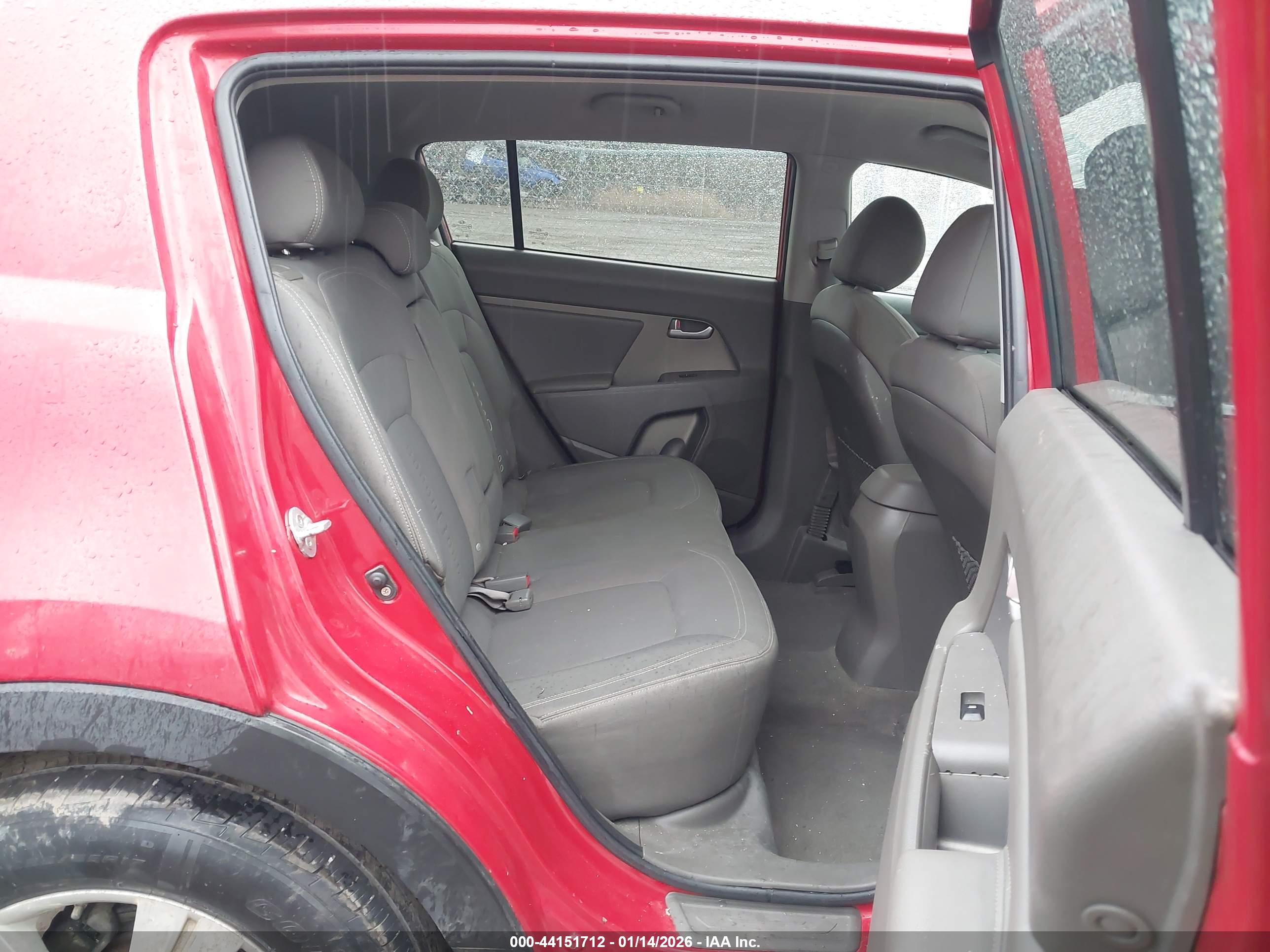 KIA SPORTAGE image 8